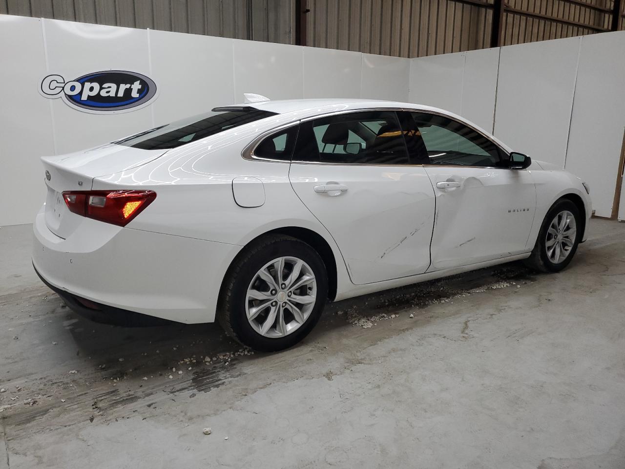 Photo 2 VIN: 1G1ZD5ST1PF130997 - CHEVROLET MALIBU 