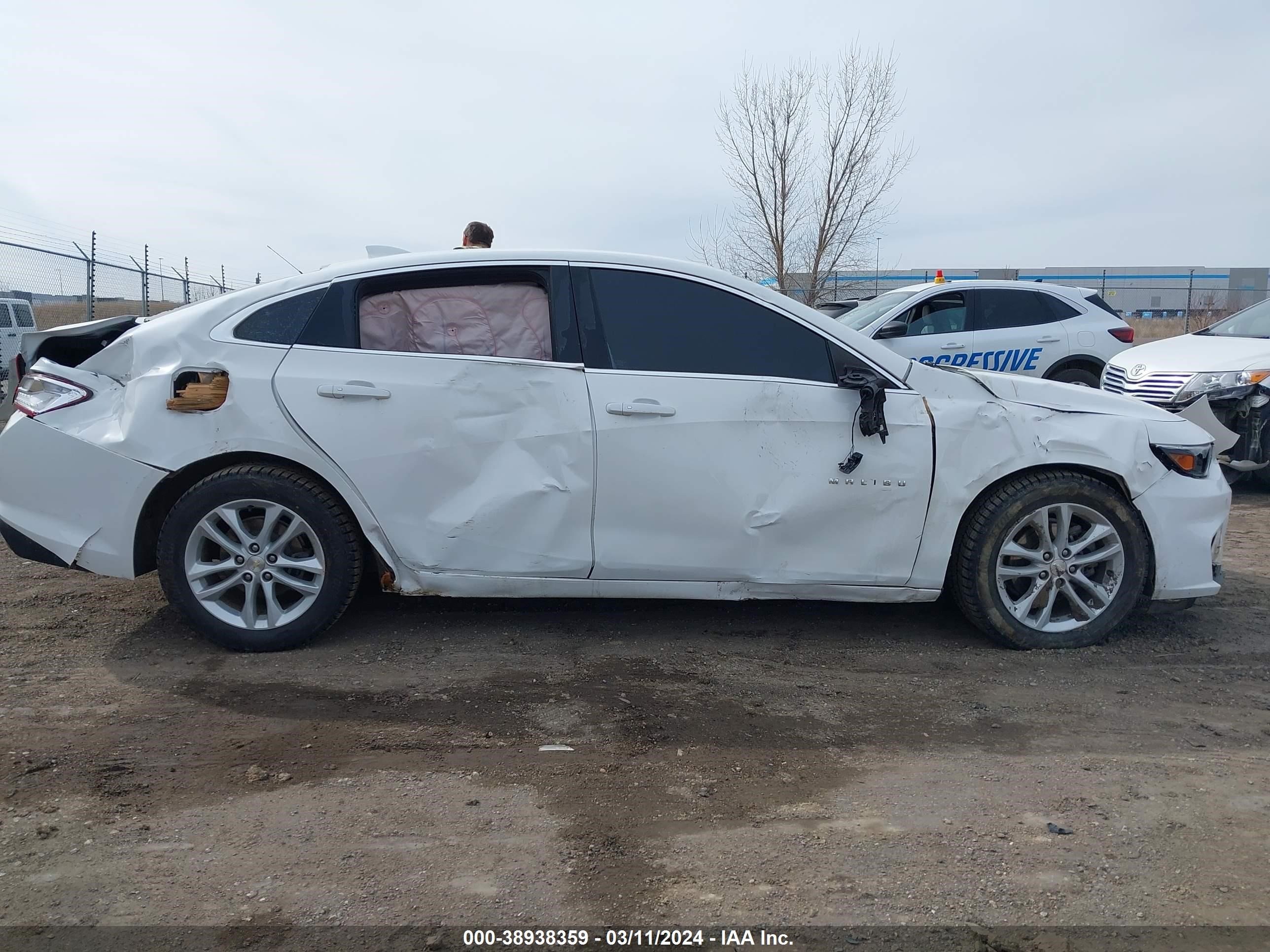 Photo 12 VIN: 1G1ZD5ST2JF201664 - CHEVROLET MALIBU 