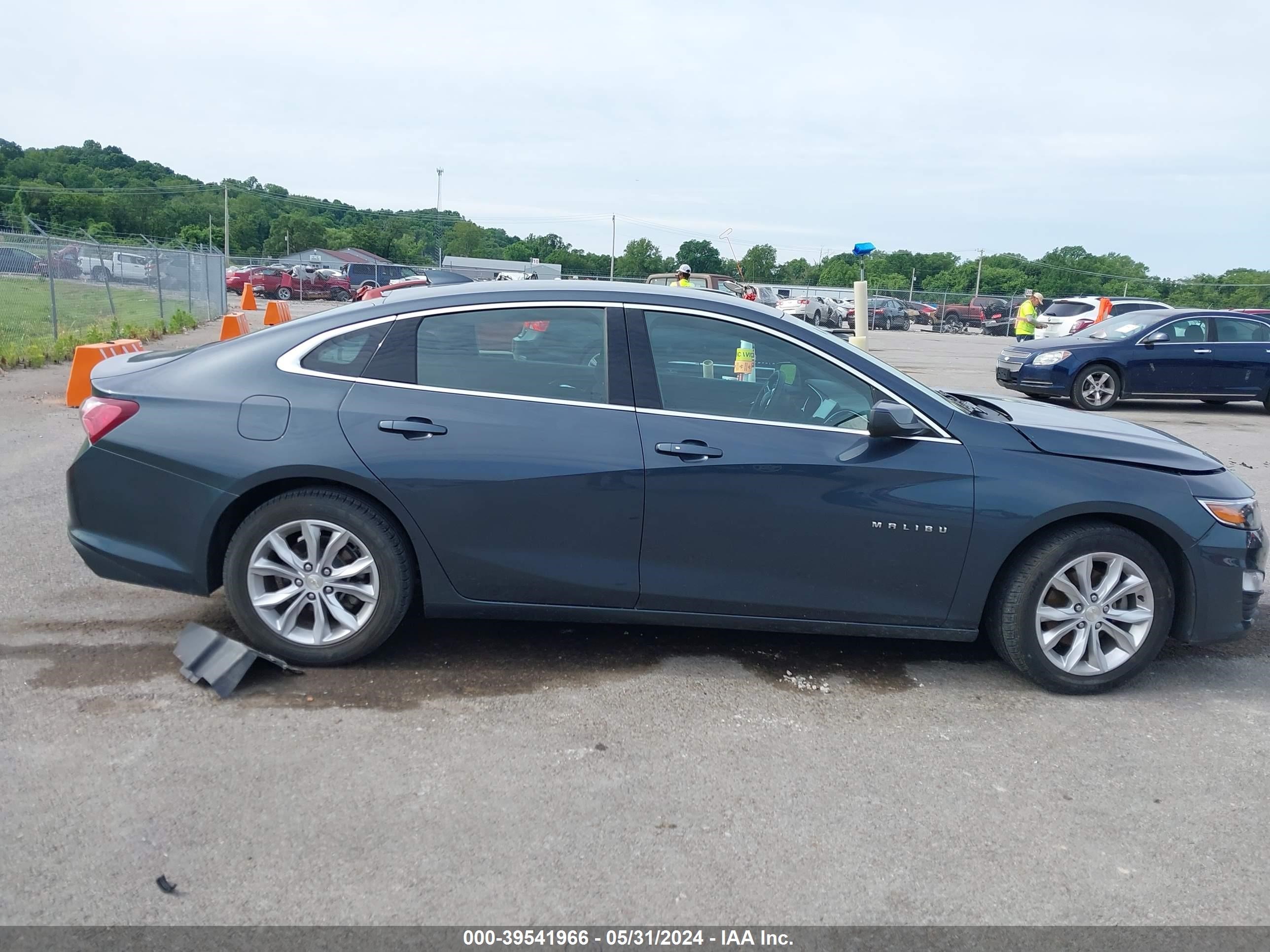 Photo 12 VIN: 1G1ZD5ST2LF053678 - CHEVROLET MALIBU 