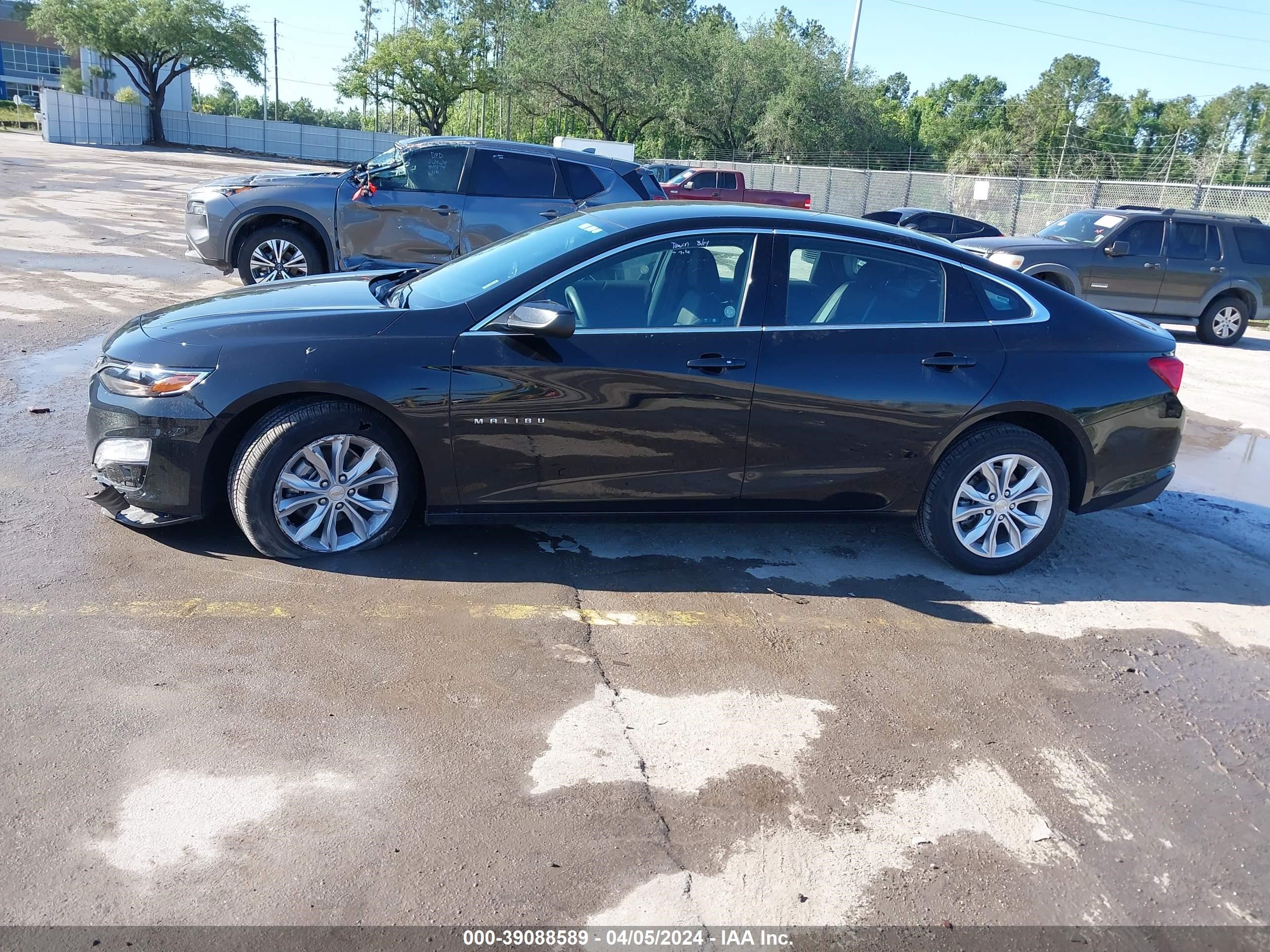 Photo 13 VIN: 1G1ZD5ST2RF111619 - CHEVROLET MALIBU 