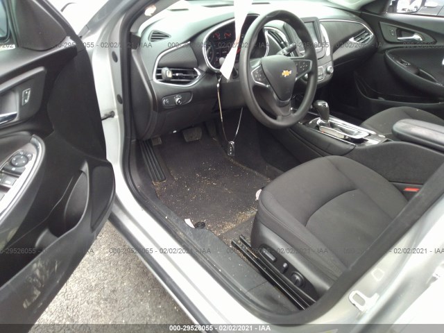 Photo 4 VIN: 1G1ZD5ST3JF210423 - CHEVROLET MALIBU 