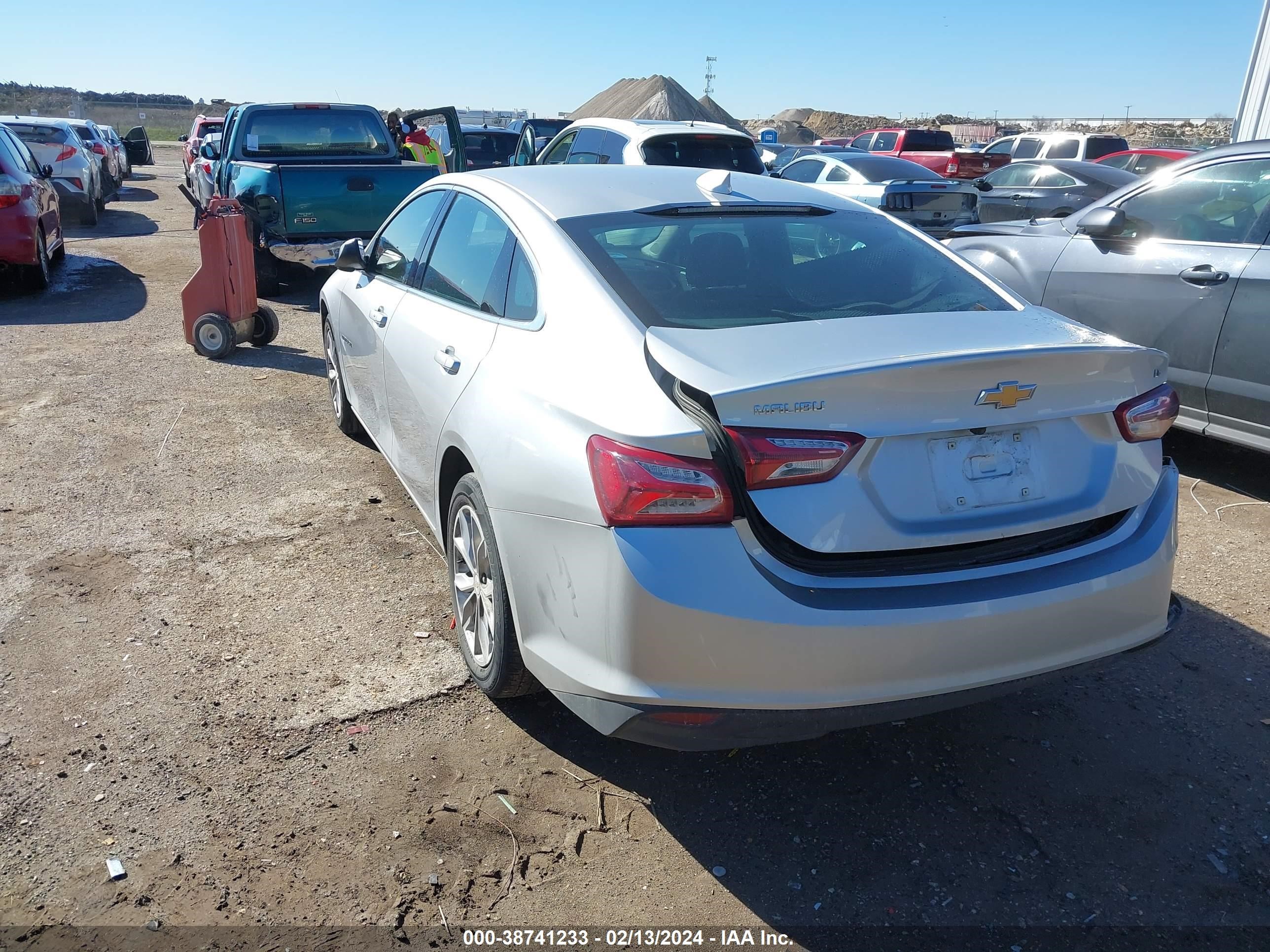 Photo 2 VIN: 1G1ZD5ST3NF123675 - CHEVROLET MALIBU 