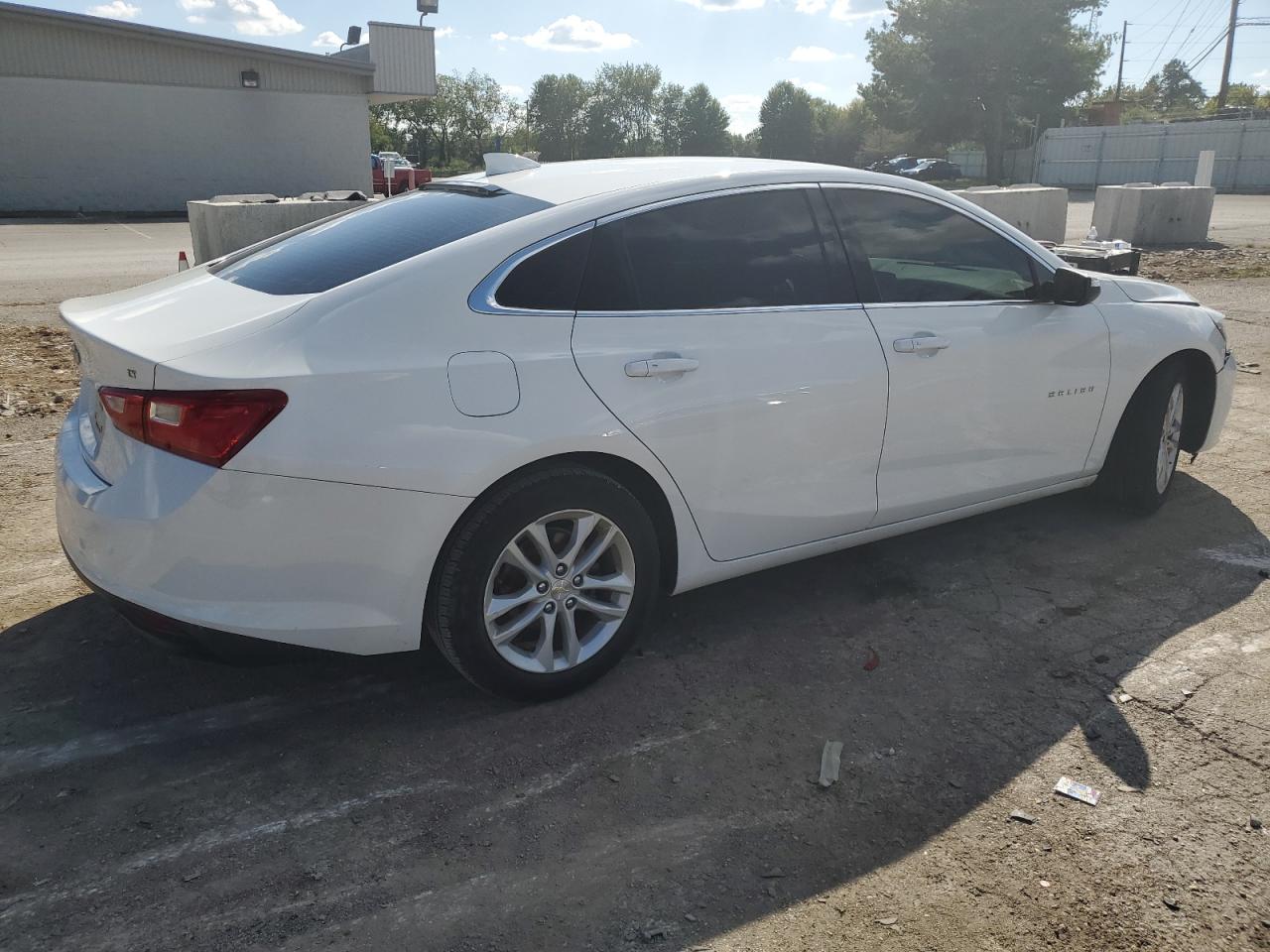 Photo 2 VIN: 1G1ZD5ST4JF135389 - CHEVROLET MALIBU 