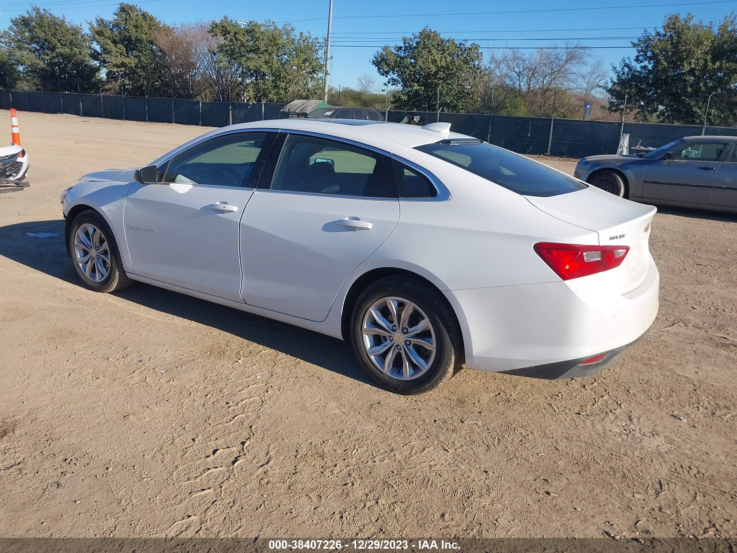 Photo 2 VIN: 1G1ZD5ST4RF109516 - CHEVROLET MALIBU 