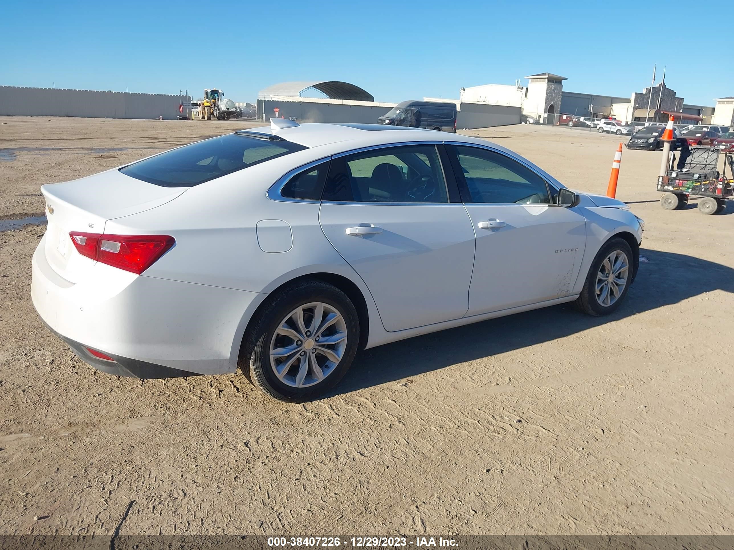 Photo 3 VIN: 1G1ZD5ST4RF109516 - CHEVROLET MALIBU 