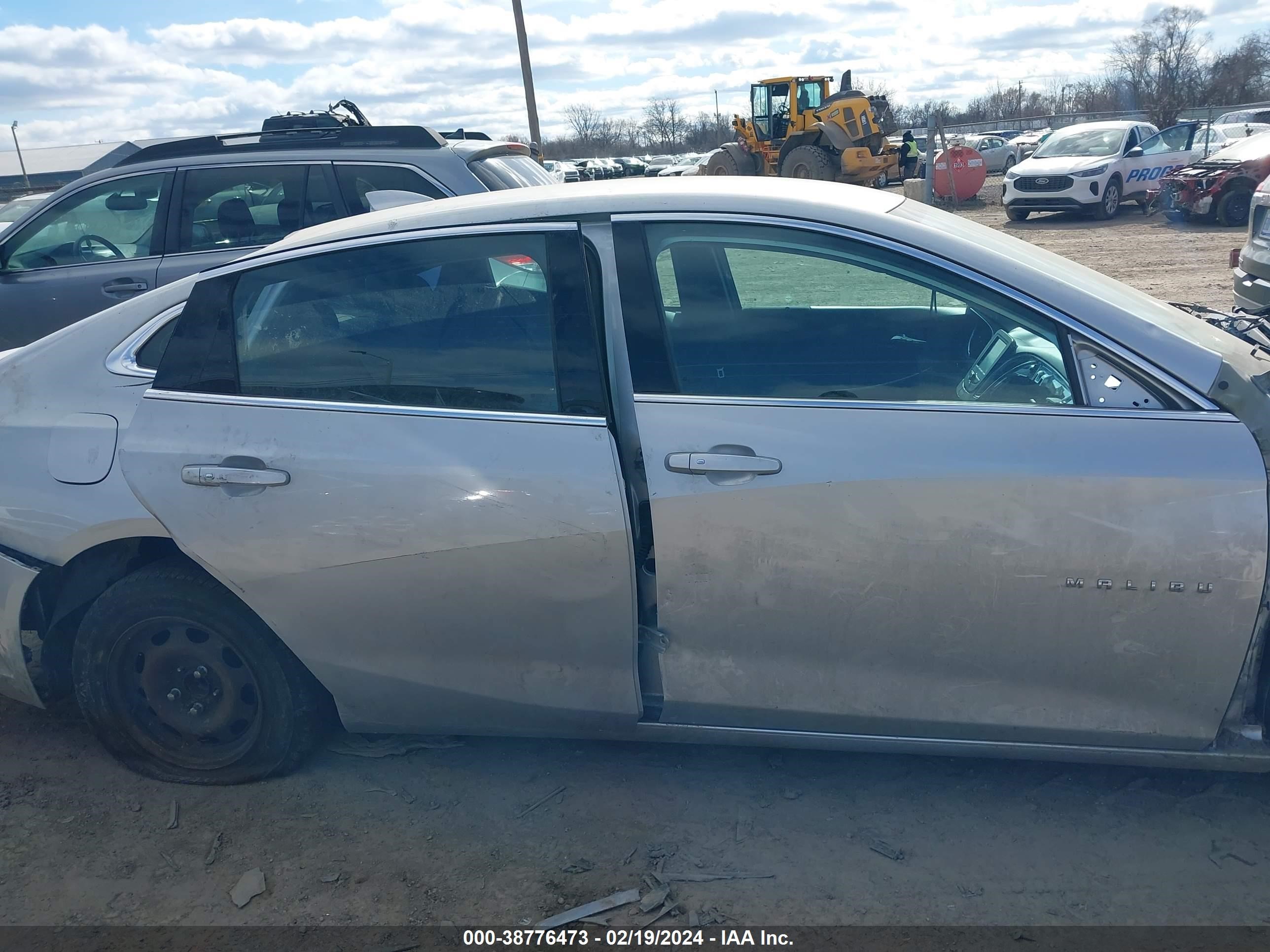 Photo 11 VIN: 1G1ZD5ST7JF184408 - CHEVROLET MALIBU 