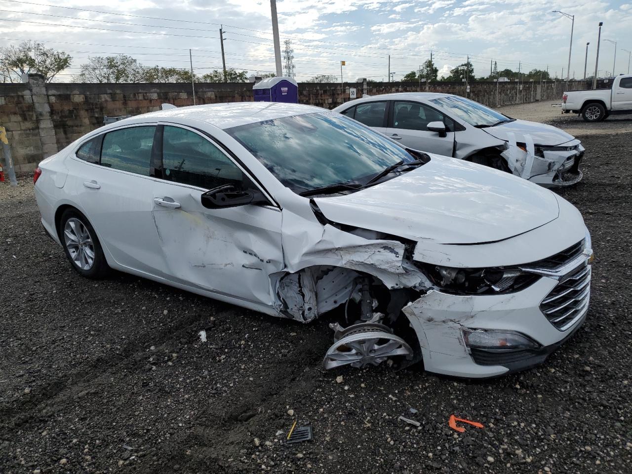 Photo 3 VIN: 1G1ZD5ST7PF162157 - CHEVROLET MALIBU 