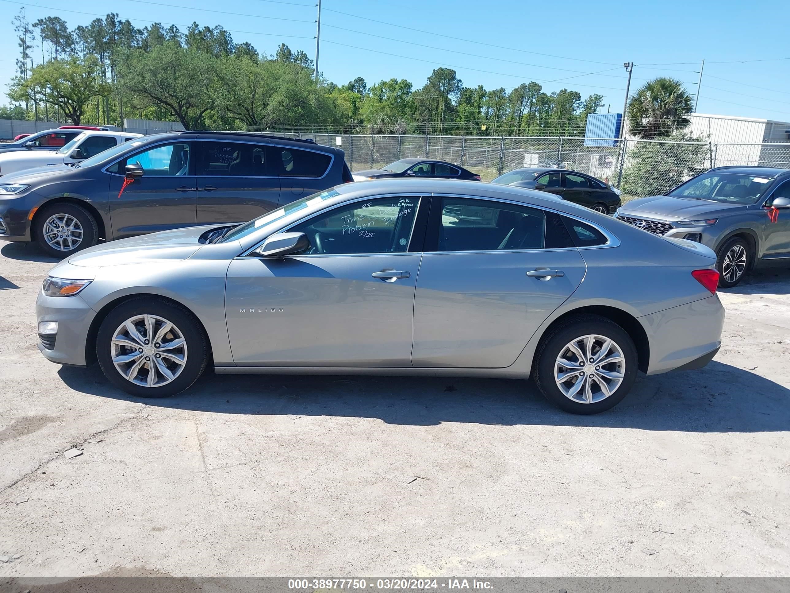 Photo 13 VIN: 1G1ZD5ST7RF118808 - CHEVROLET MALIBU 