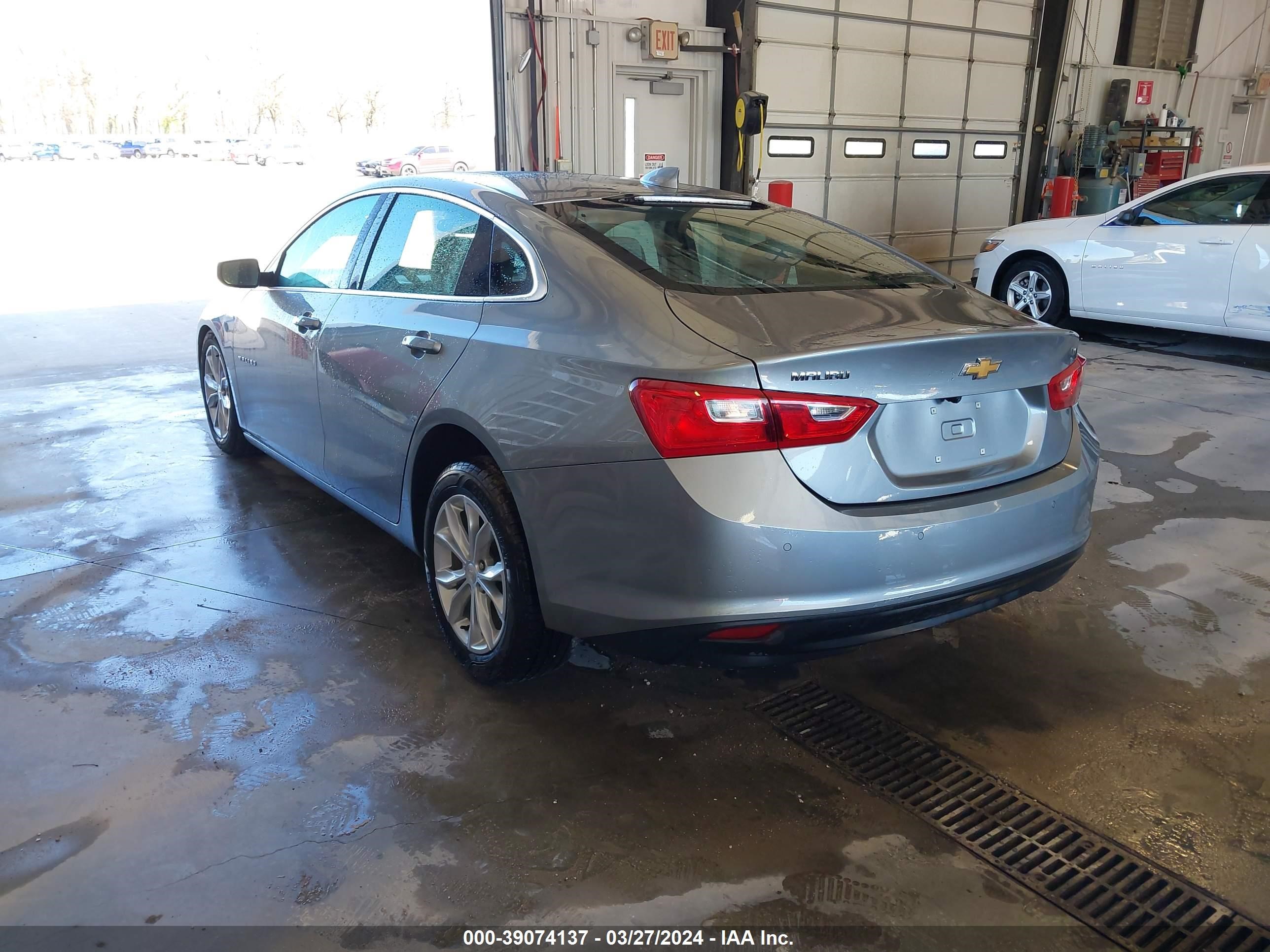 Photo 2 VIN: 1G1ZD5ST7RF122180 - CHEVROLET MALIBU 