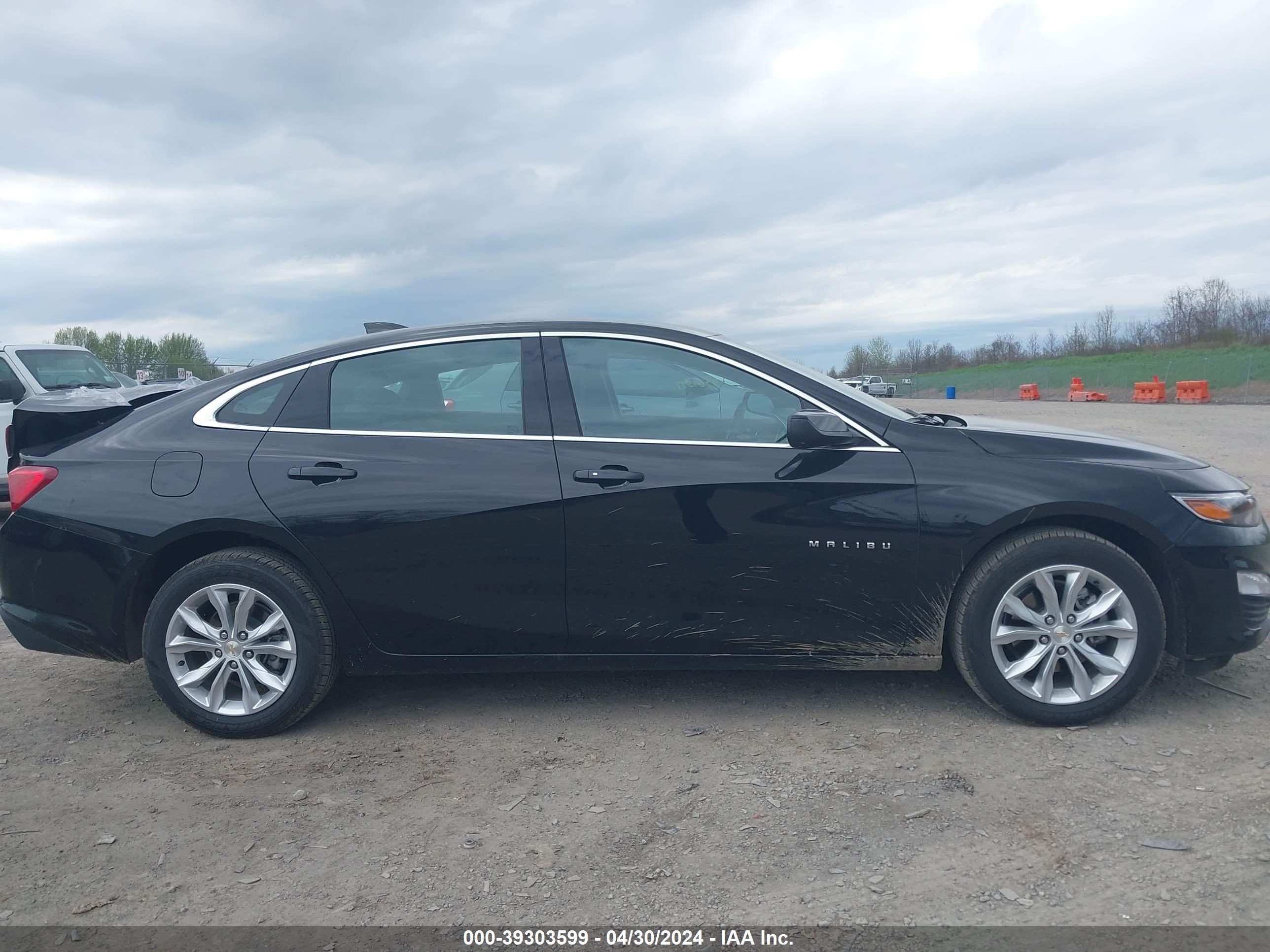 Photo 12 VIN: 1G1ZD5ST7RF137004 - CHEVROLET MALIBU 