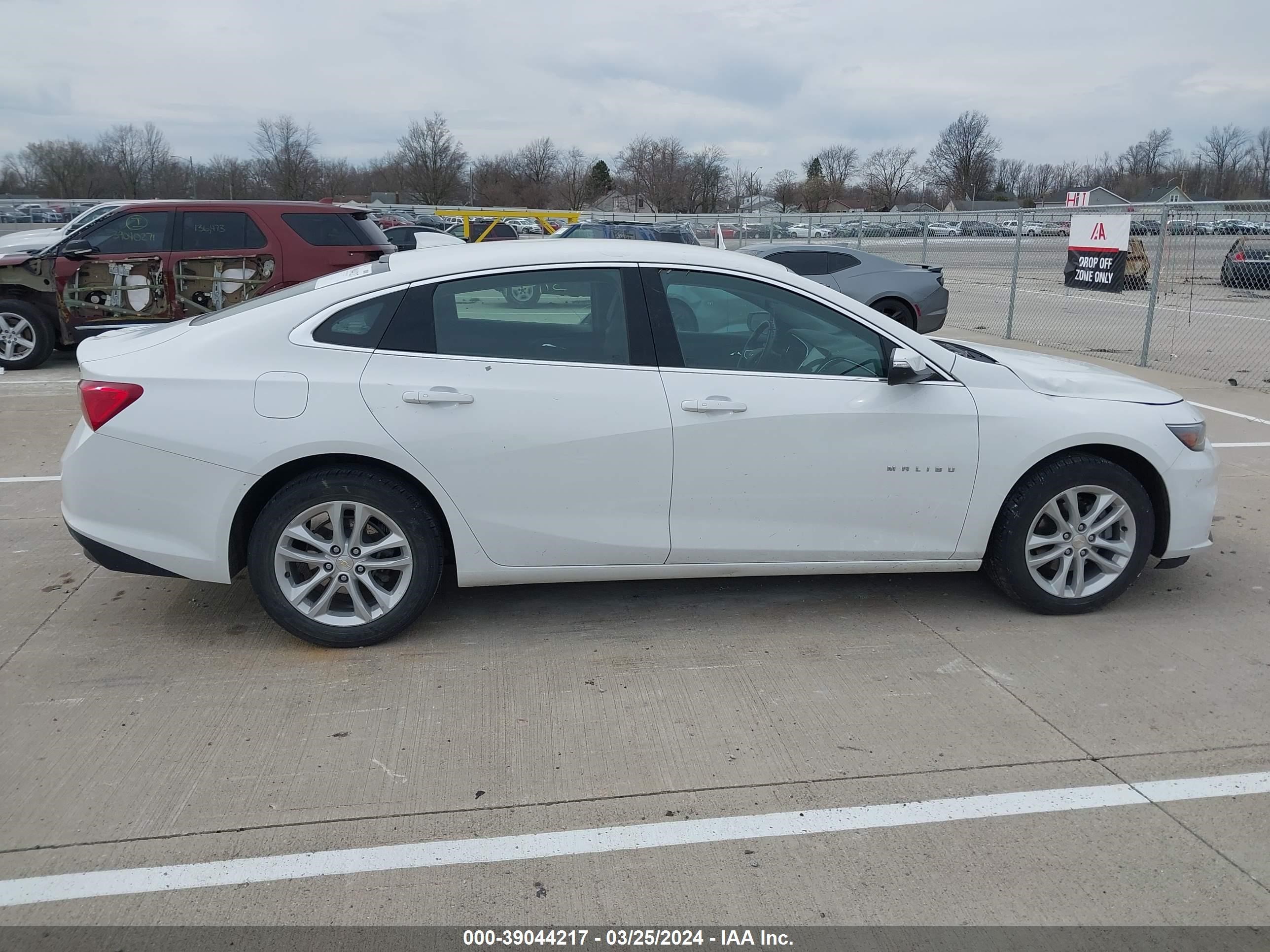 Photo 11 VIN: 1G1ZD5ST8JF106932 - CHEVROLET MALIBU 