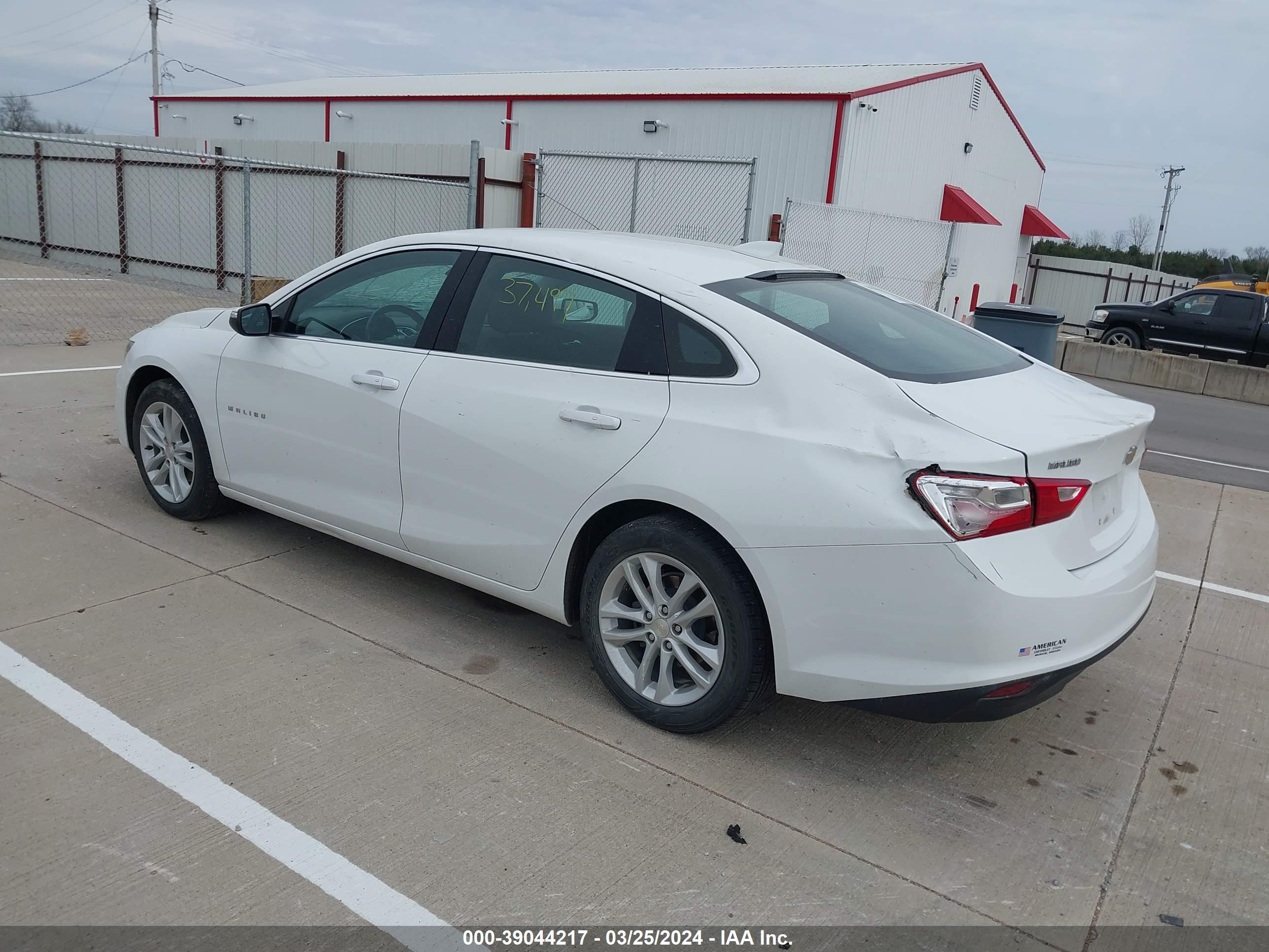 Photo 2 VIN: 1G1ZD5ST8JF106932 - CHEVROLET MALIBU 