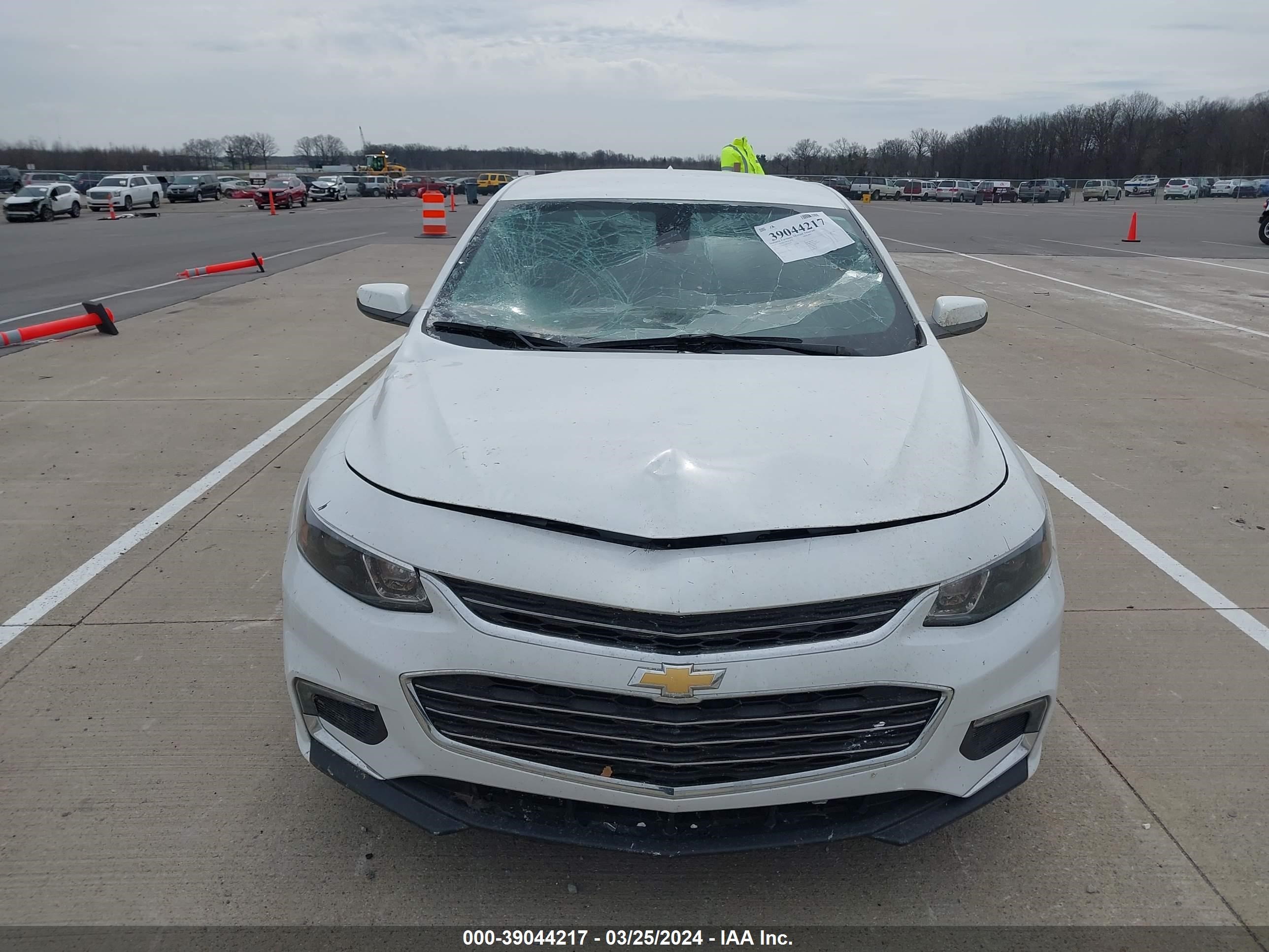 Photo 5 VIN: 1G1ZD5ST8JF106932 - CHEVROLET MALIBU 