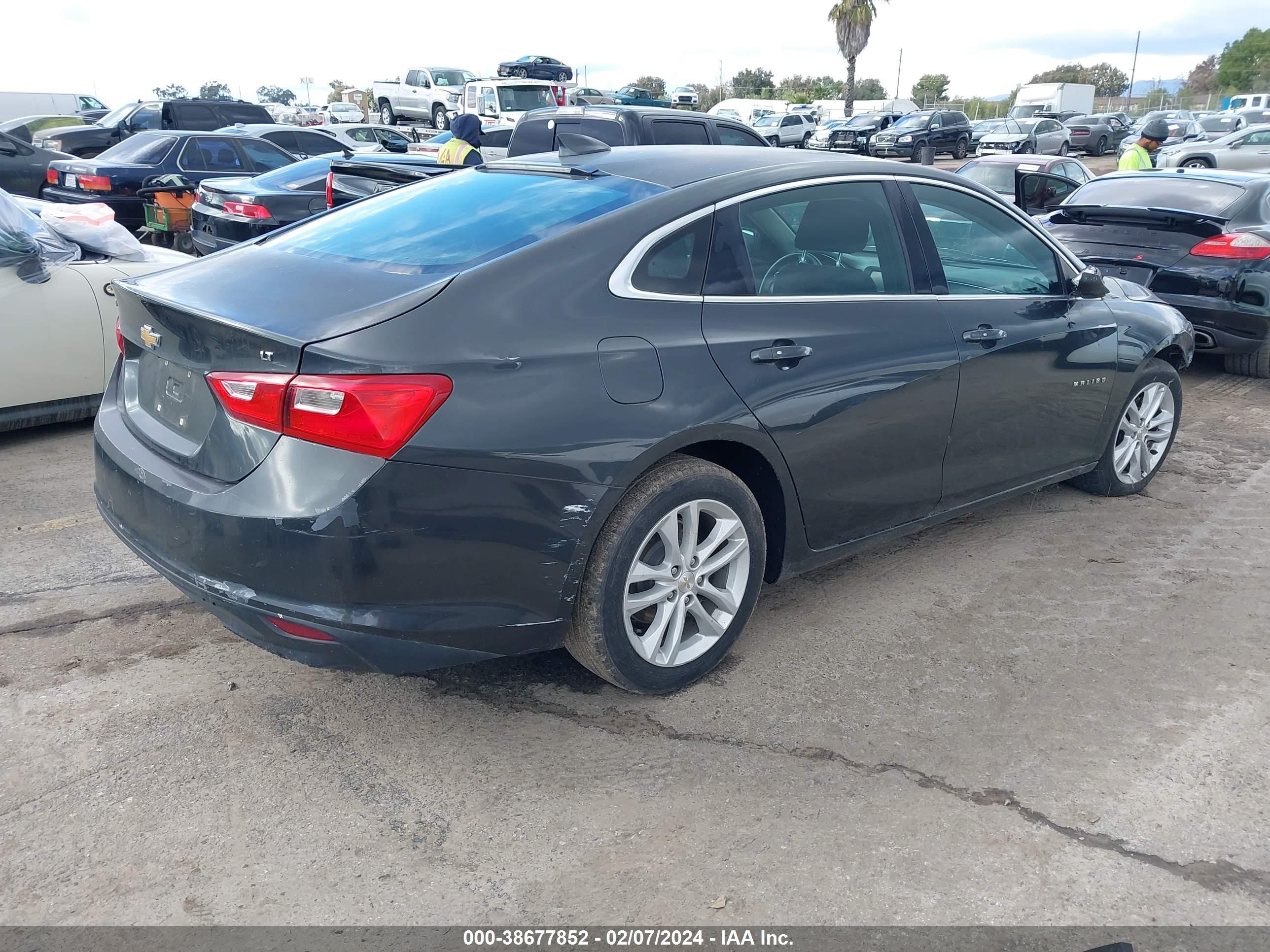 Photo 3 VIN: 1G1ZD5ST8JF149327 - CHEVROLET MALIBU 