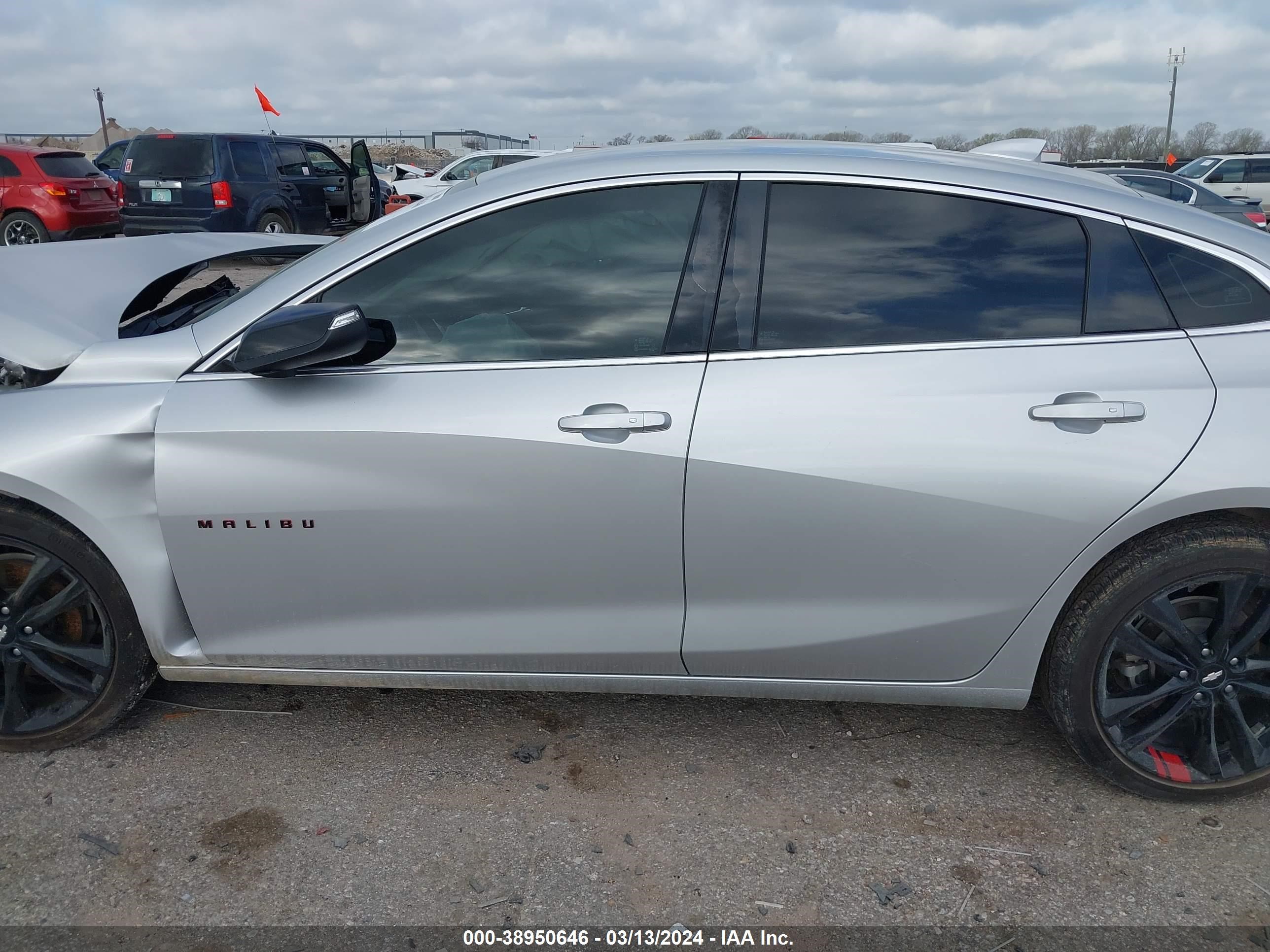 Photo 13 VIN: 1G1ZD5ST8JF229260 - CHEVROLET MALIBU 