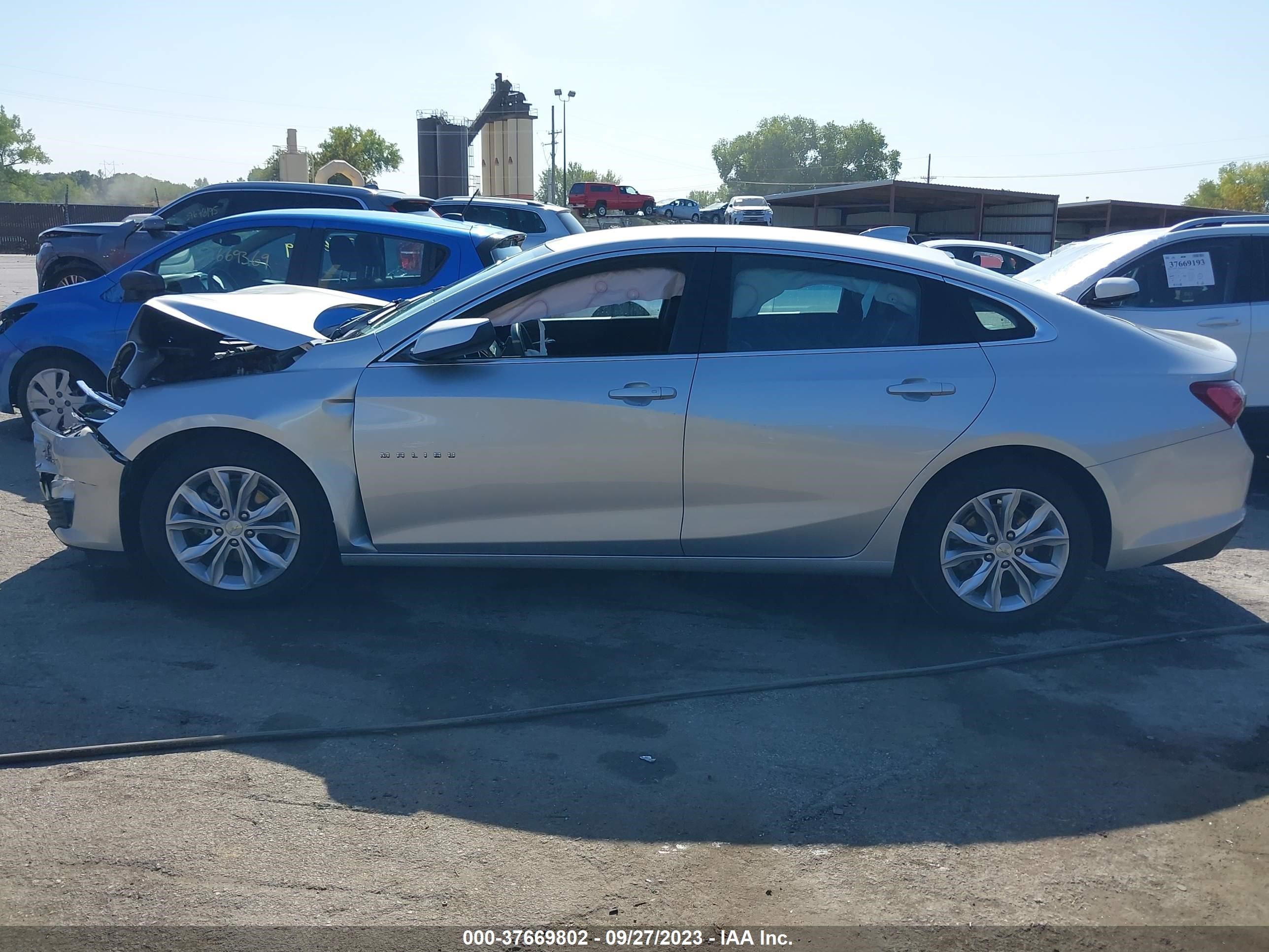 Photo 12 VIN: 1G1ZD5ST8LF070808 - CHEVROLET MALIBU 