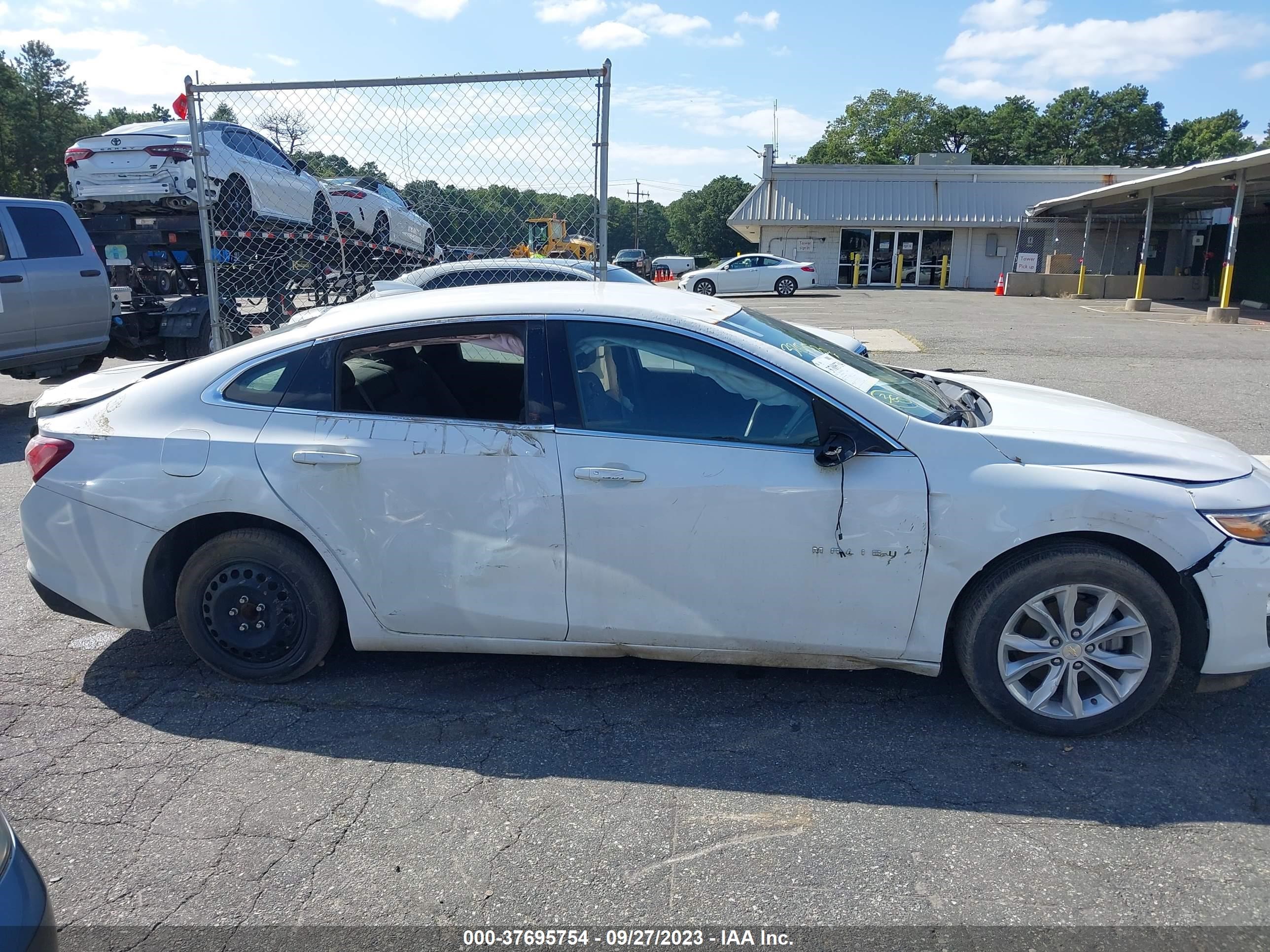 Photo 12 VIN: 1G1ZD5ST8LF085986 - CHEVROLET MALIBU 