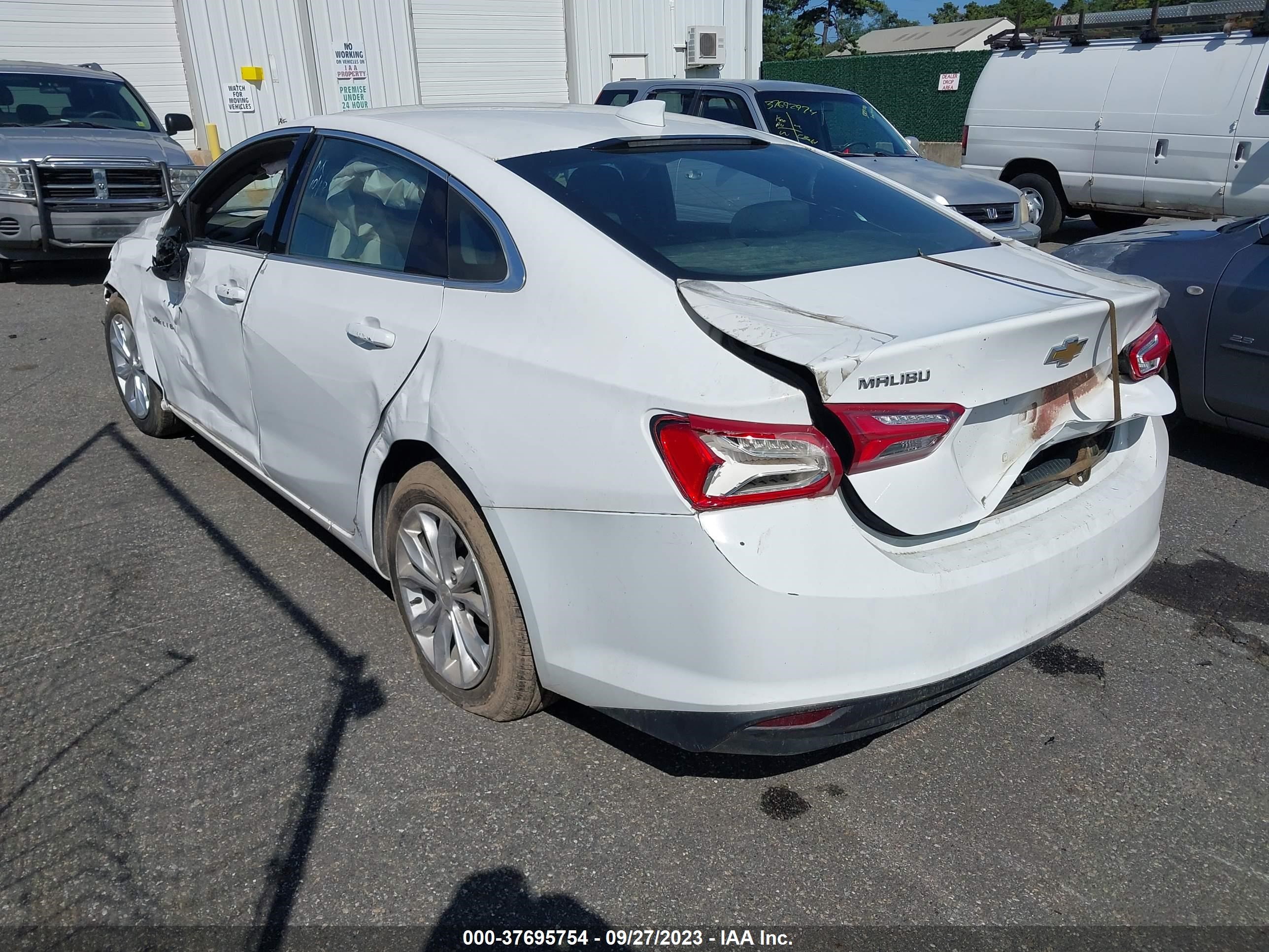 Photo 2 VIN: 1G1ZD5ST8LF085986 - CHEVROLET MALIBU 