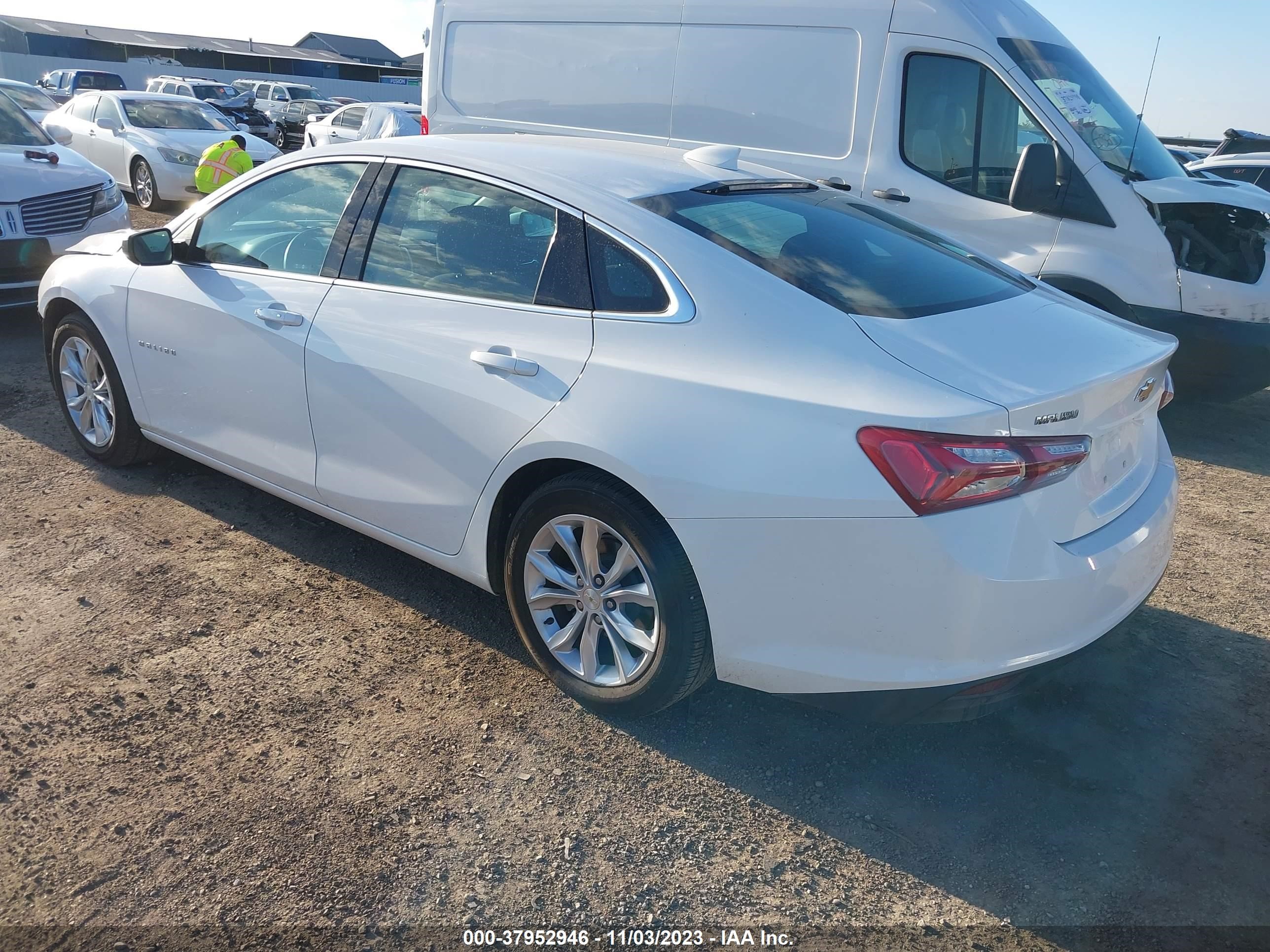 Photo 2 VIN: 1G1ZD5ST8MF028172 - CHEVROLET MALIBU 