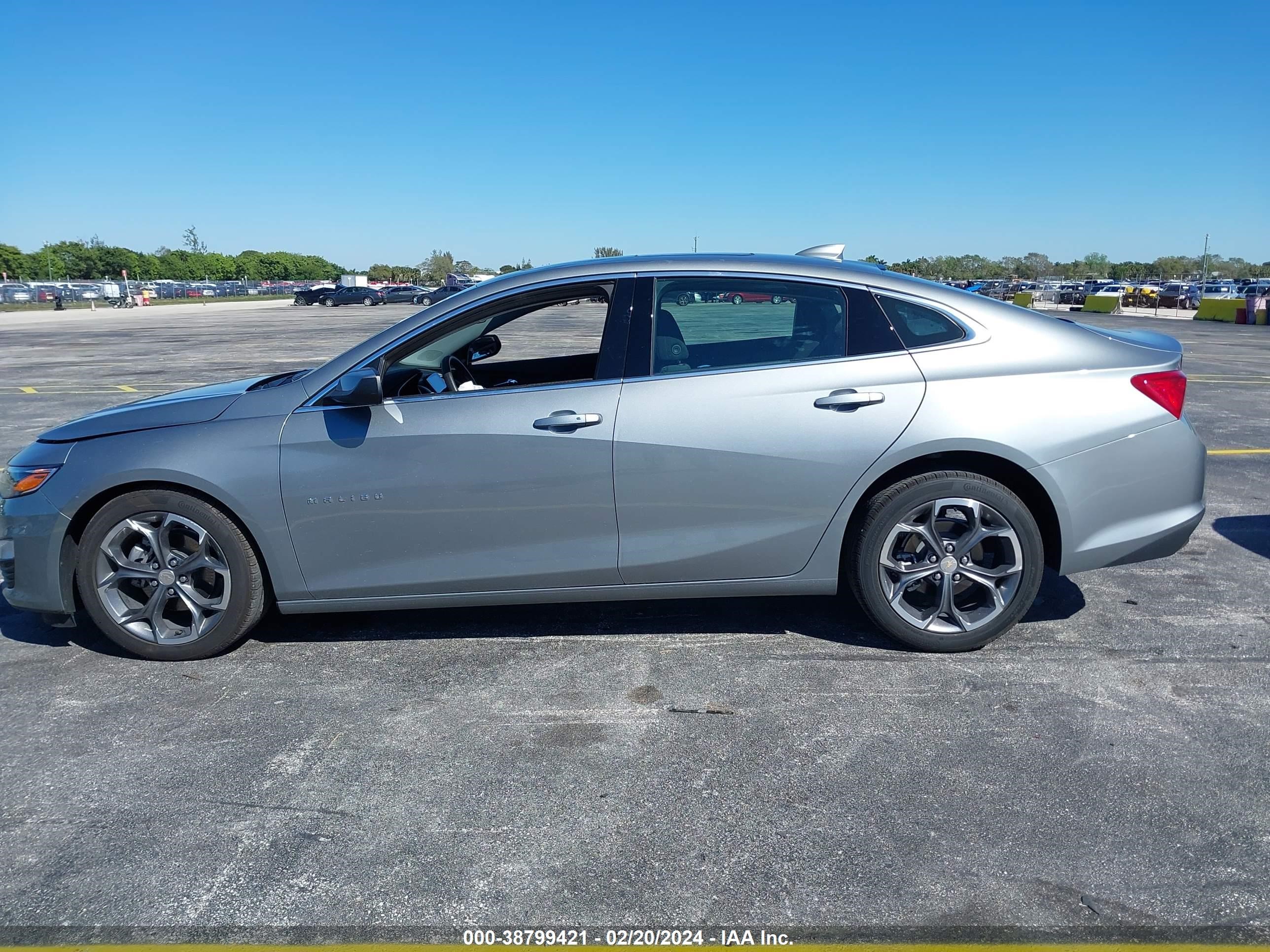 Photo 13 VIN: 1G1ZD5ST8RF132345 - CHEVROLET MALIBU 