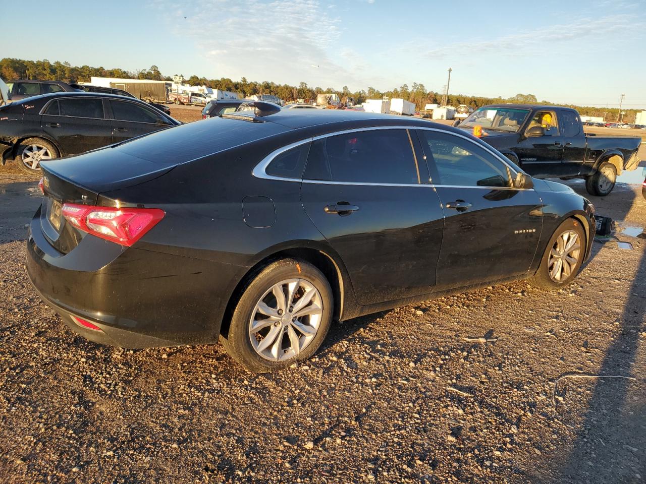 Photo 2 VIN: 1G1ZD5ST9KF165862 - CHEVROLET MALIBU 