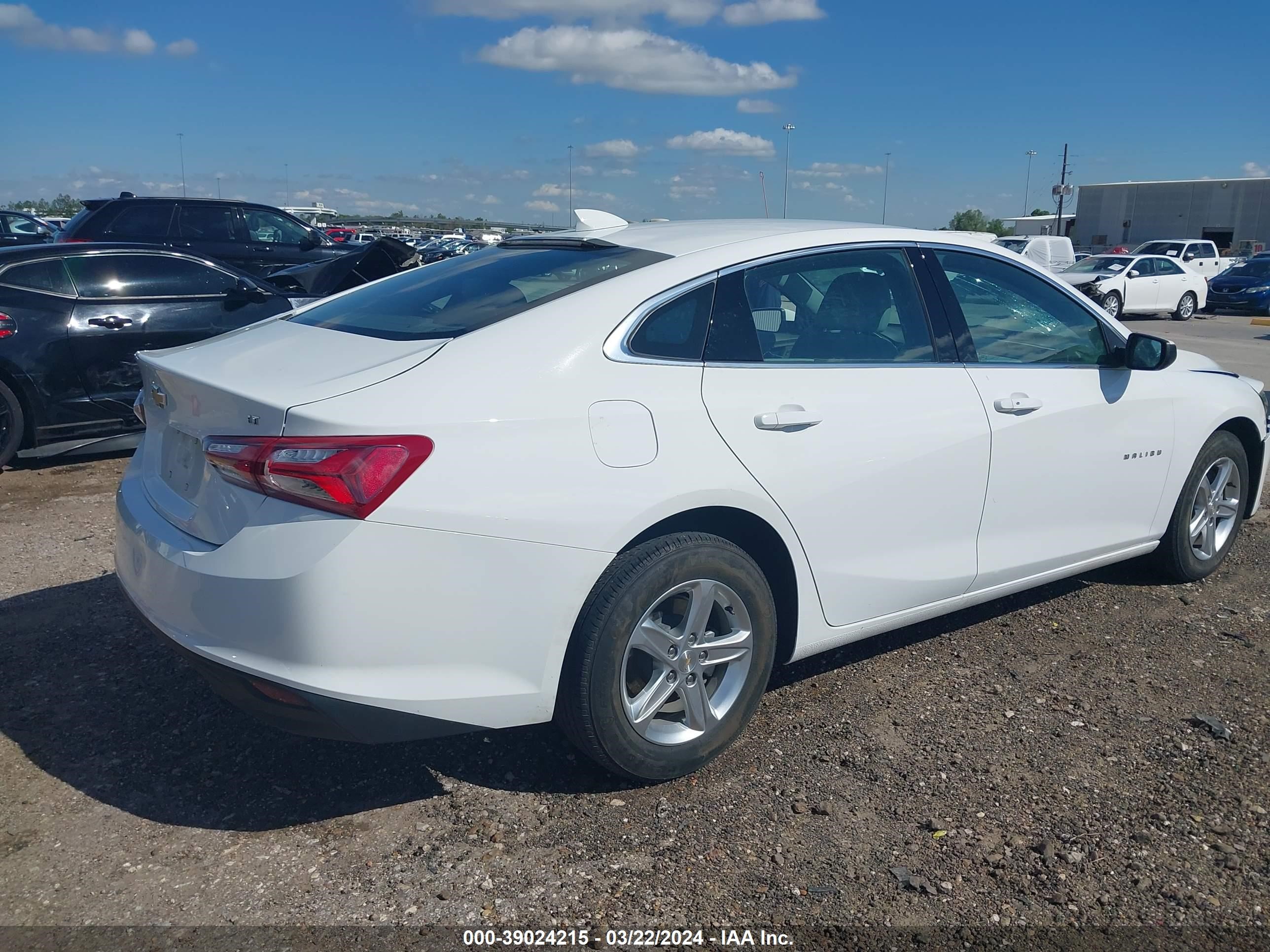 Photo 3 VIN: 1G1ZD5ST9NF184724 - CHEVROLET MALIBU 