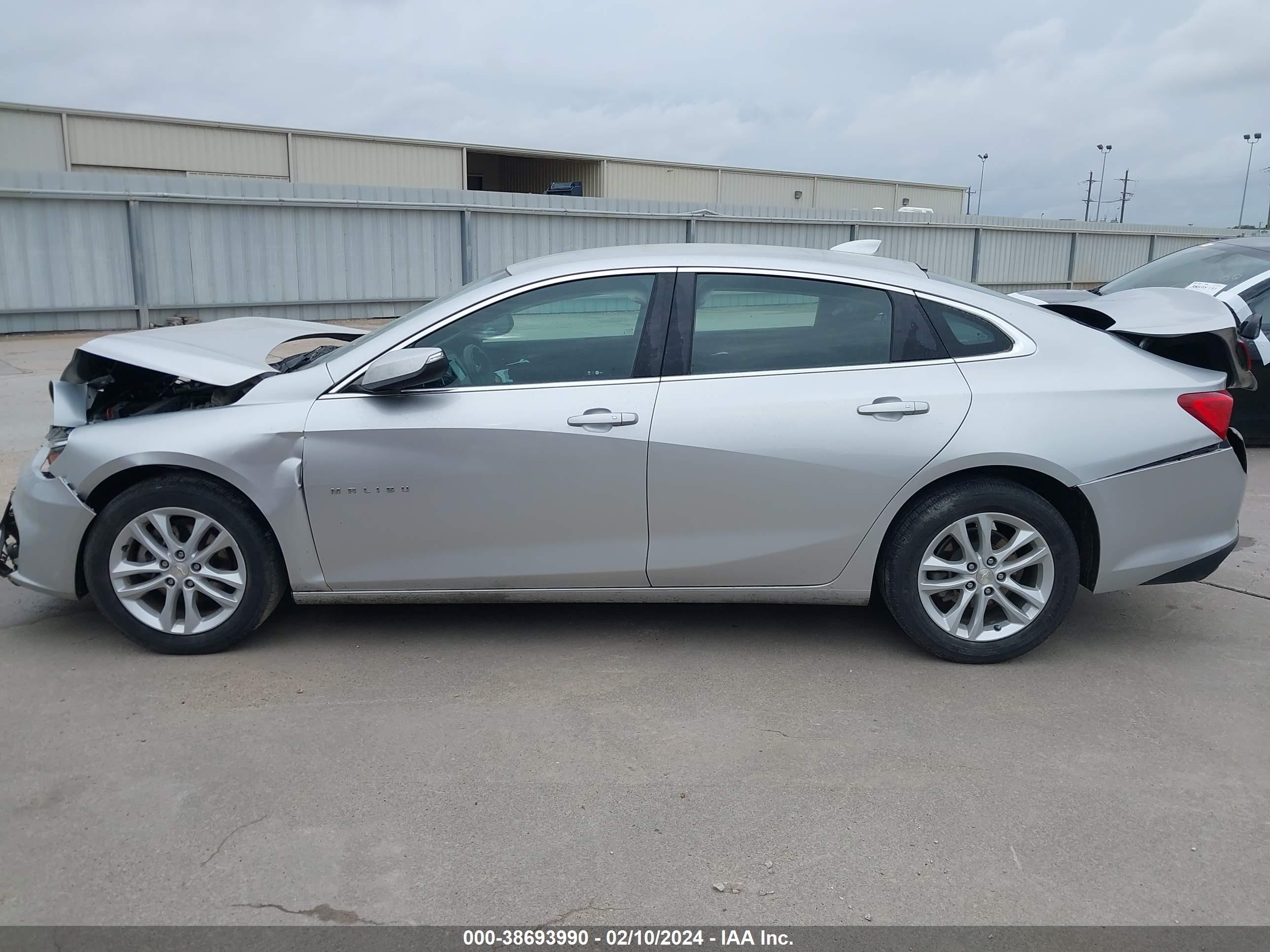 Photo 12 VIN: 1G1ZD5STXJF138510 - CHEVROLET MALIBU 