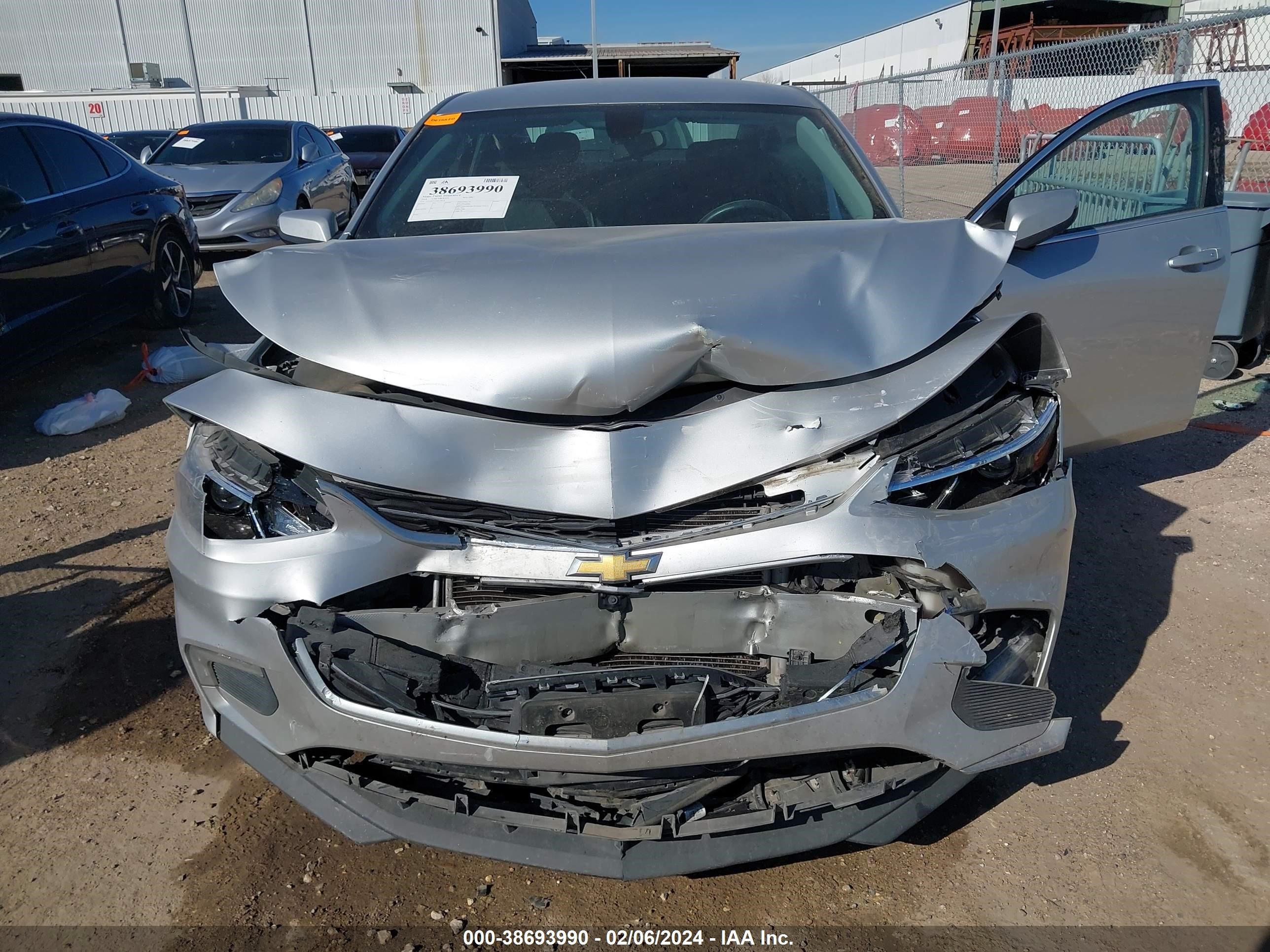 Photo 5 VIN: 1G1ZD5STXJF138510 - CHEVROLET MALIBU 