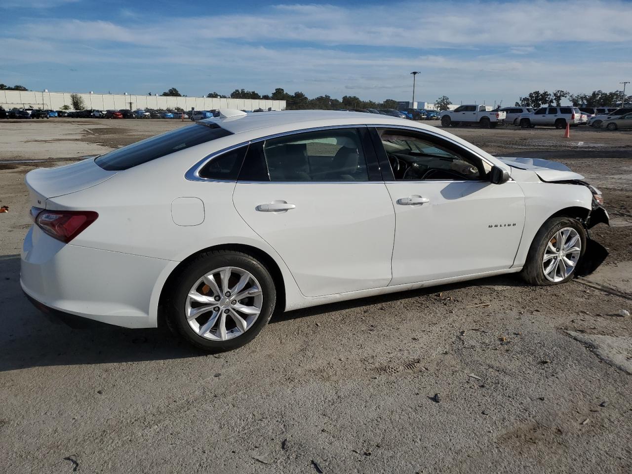 Photo 2 VIN: 1G1ZD5STXKF186039 - CHEVROLET MALIBU 