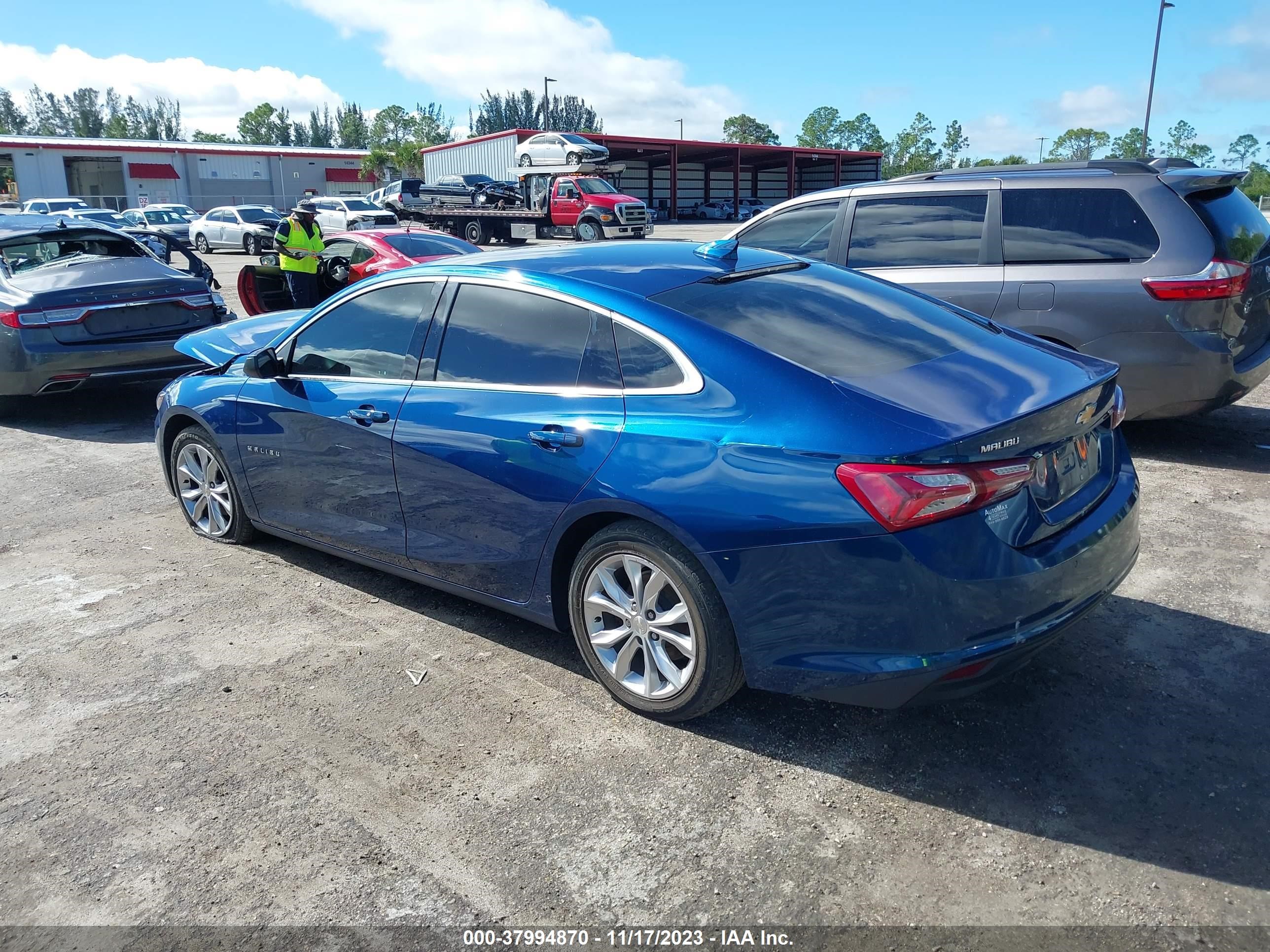 Photo 2 VIN: 1G1ZD5STXKF190494 - CHEVROLET MALIBU 