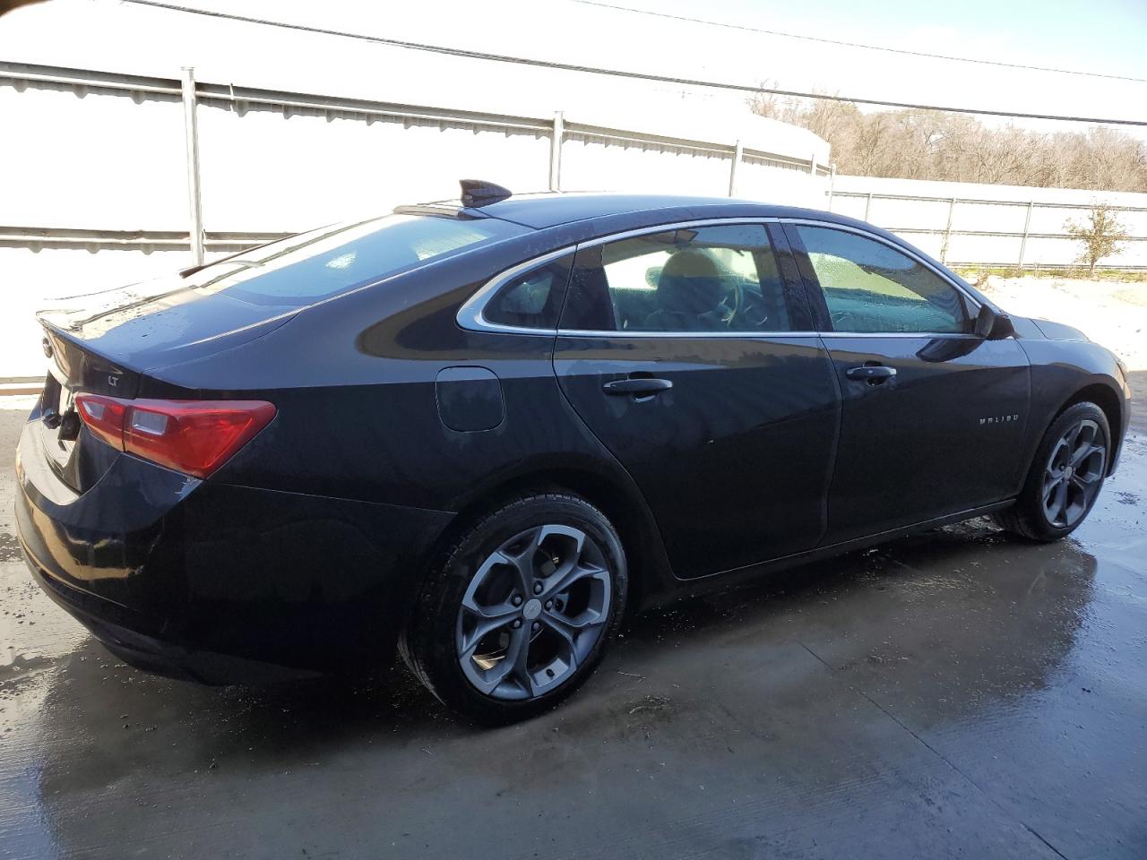 Photo 2 VIN: 1G1ZD5STXPF137026 - CHEVROLET MALIBU 