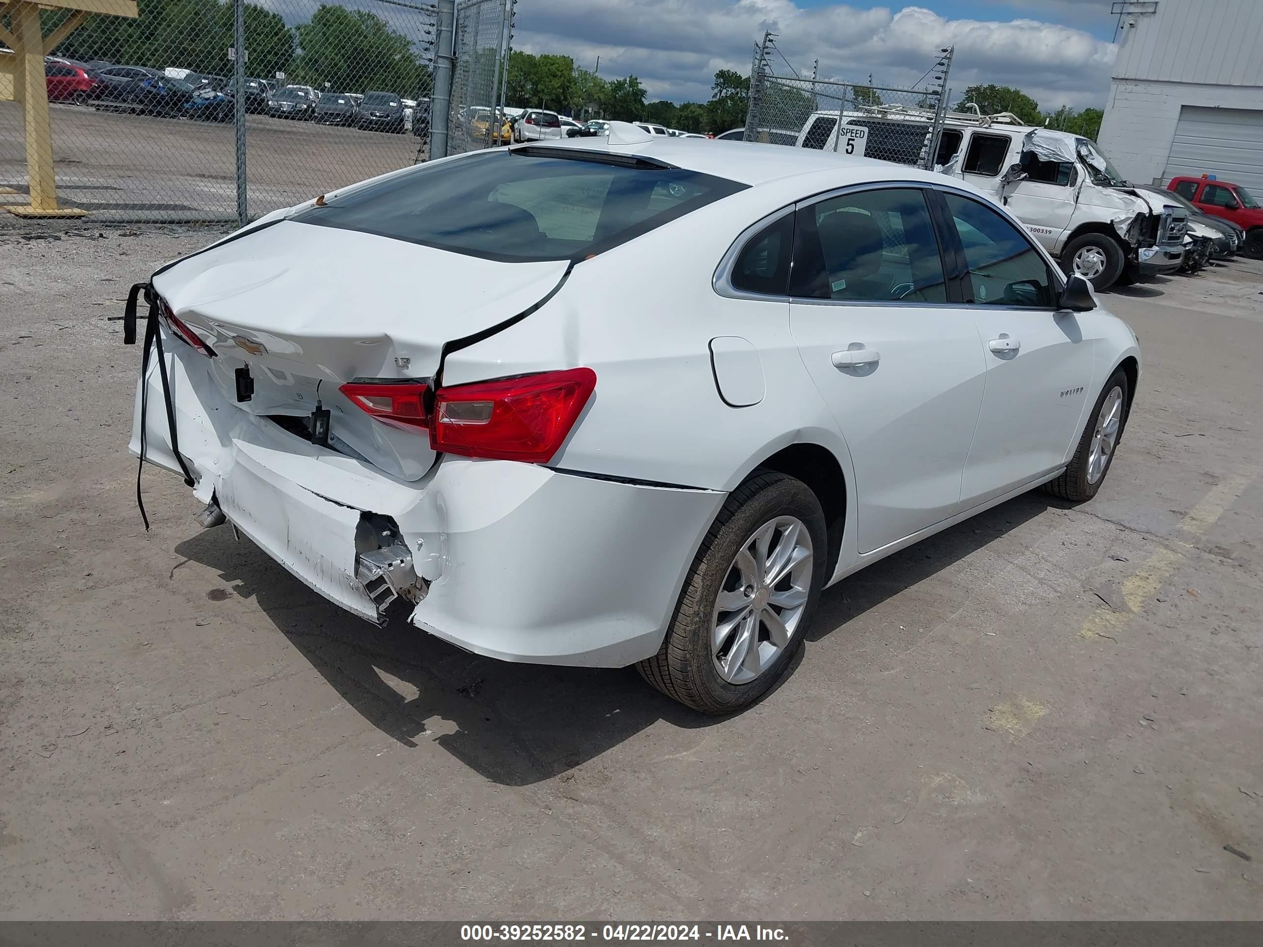 Photo 3 VIN: 1G1ZD5STXPF236252 - CHEVROLET MALIBU 