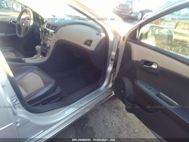 Photo 4 VIN: 1G1ZE5E0XCF337736 - CHEVROLET MALIBU 