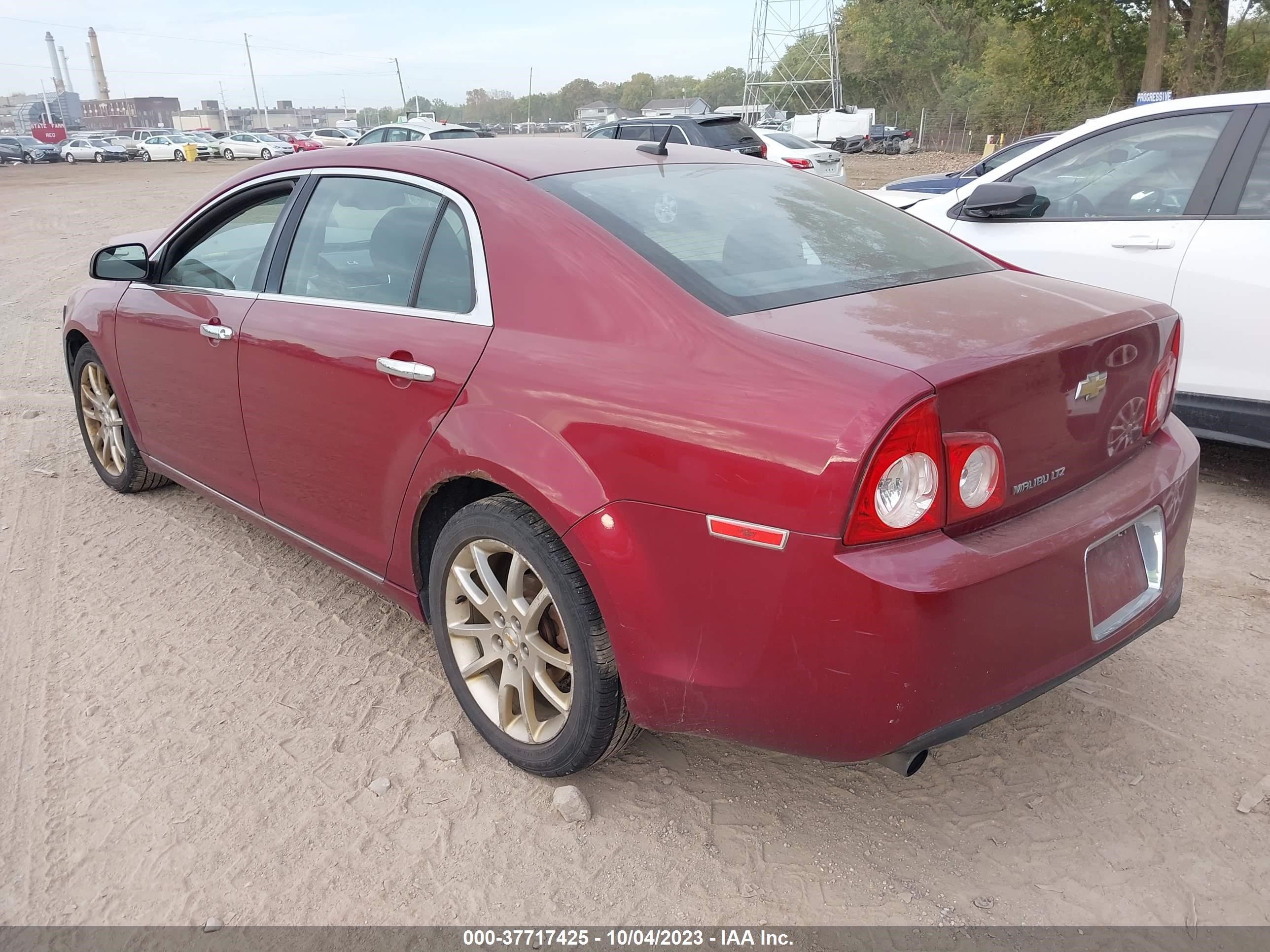 Photo 2 VIN: 1G1ZE5E14BF262359 - CHEVROLET MALIBU 