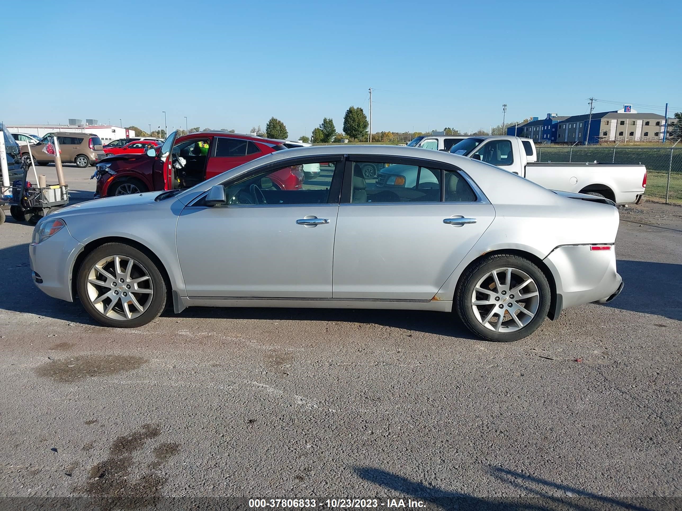 Photo 13 VIN: 1G1ZE5E72BF267290 - CHEVROLET MALIBU 