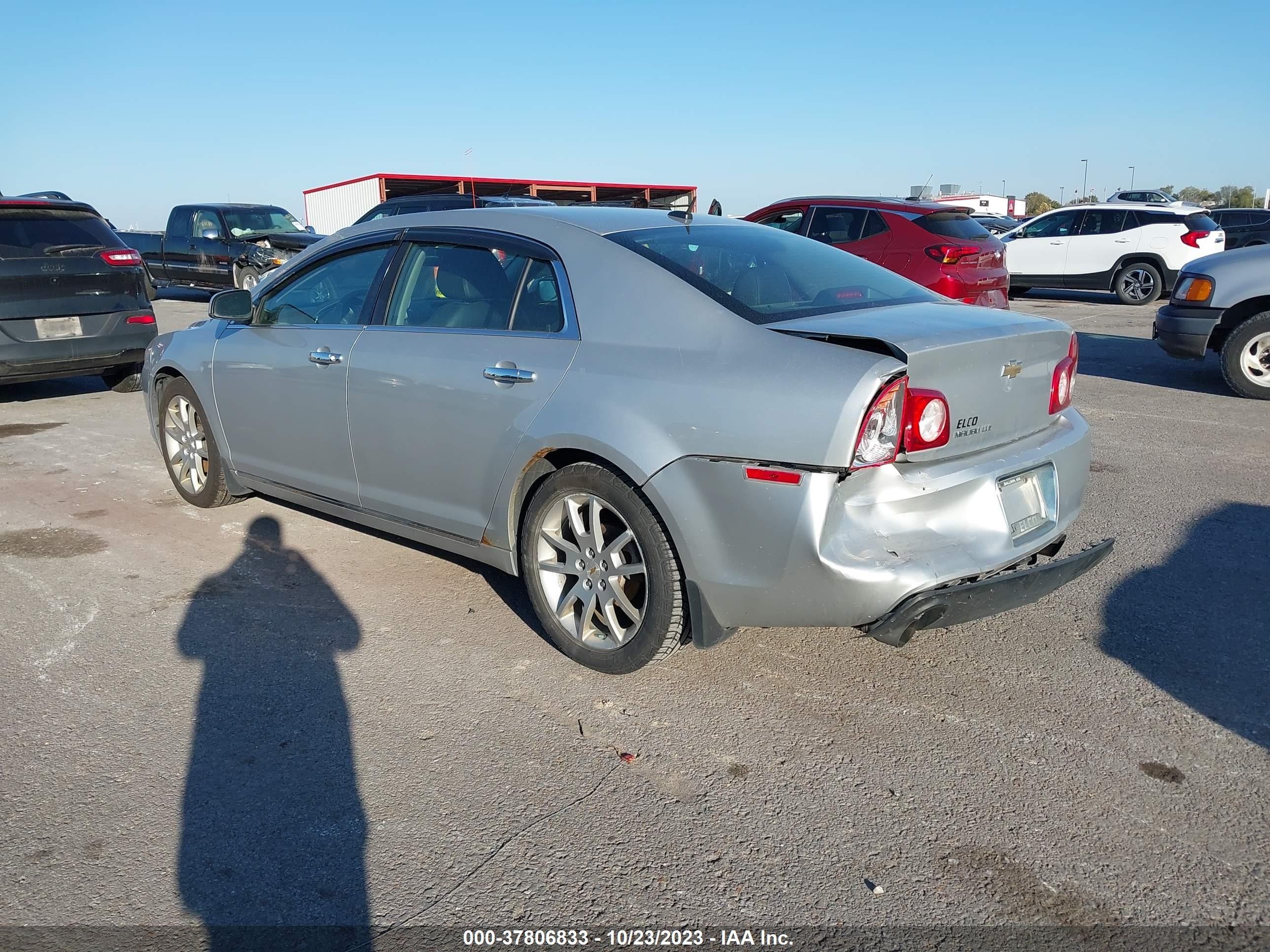 Photo 2 VIN: 1G1ZE5E72BF267290 - CHEVROLET MALIBU 