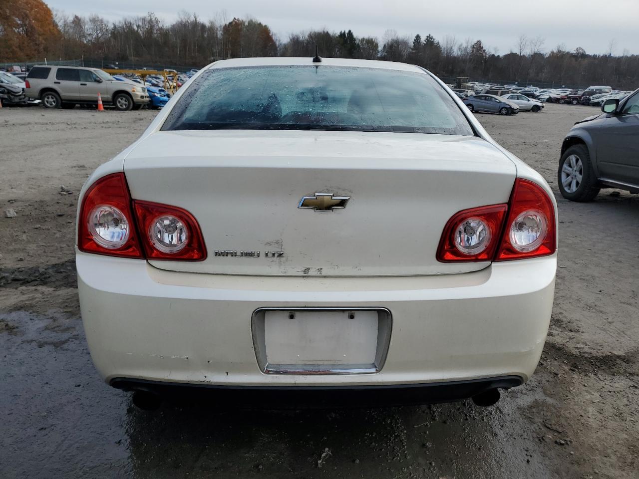 Photo 5 VIN: 1G1ZE5E74BF398172 - CHEVROLET MALIBU 