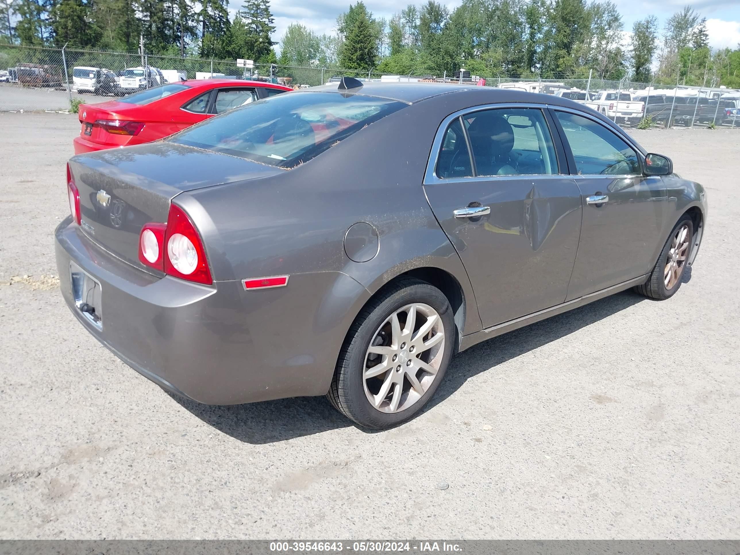 Photo 3 VIN: 1G1ZE5EU7CF284884 - CHEVROLET MALIBU 