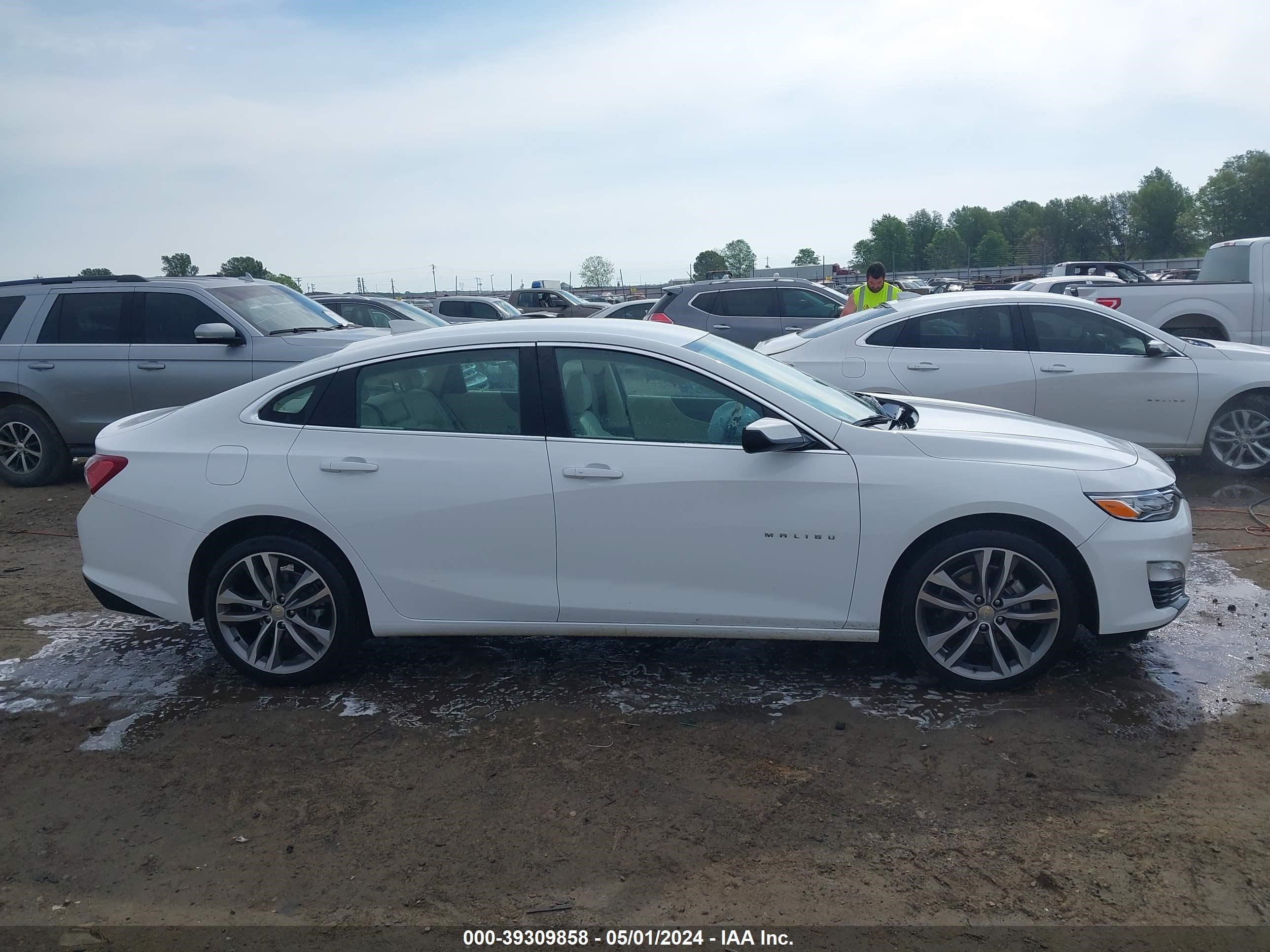 Photo 12 VIN: 1G1ZE5ST3RF135960 - CHEVROLET MALIBU 