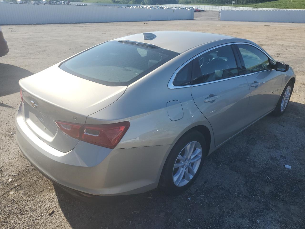 Photo 2 VIN: 1G1ZE5ST9GF293538 - CHEVROLET MALIBU 