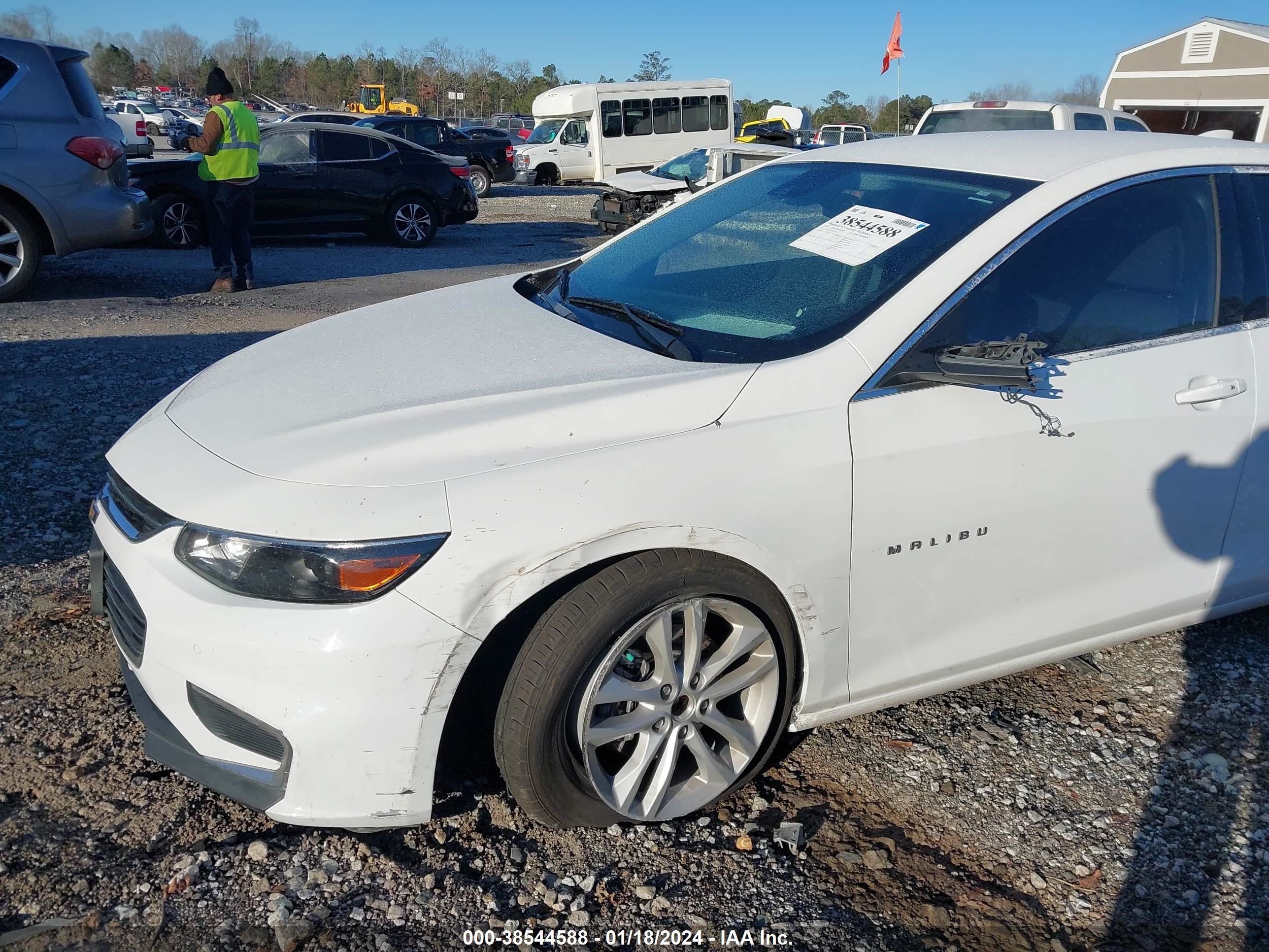 Photo 5 VIN: 1G1ZF5SU7JF270675 - CHEVROLET MALIBU 