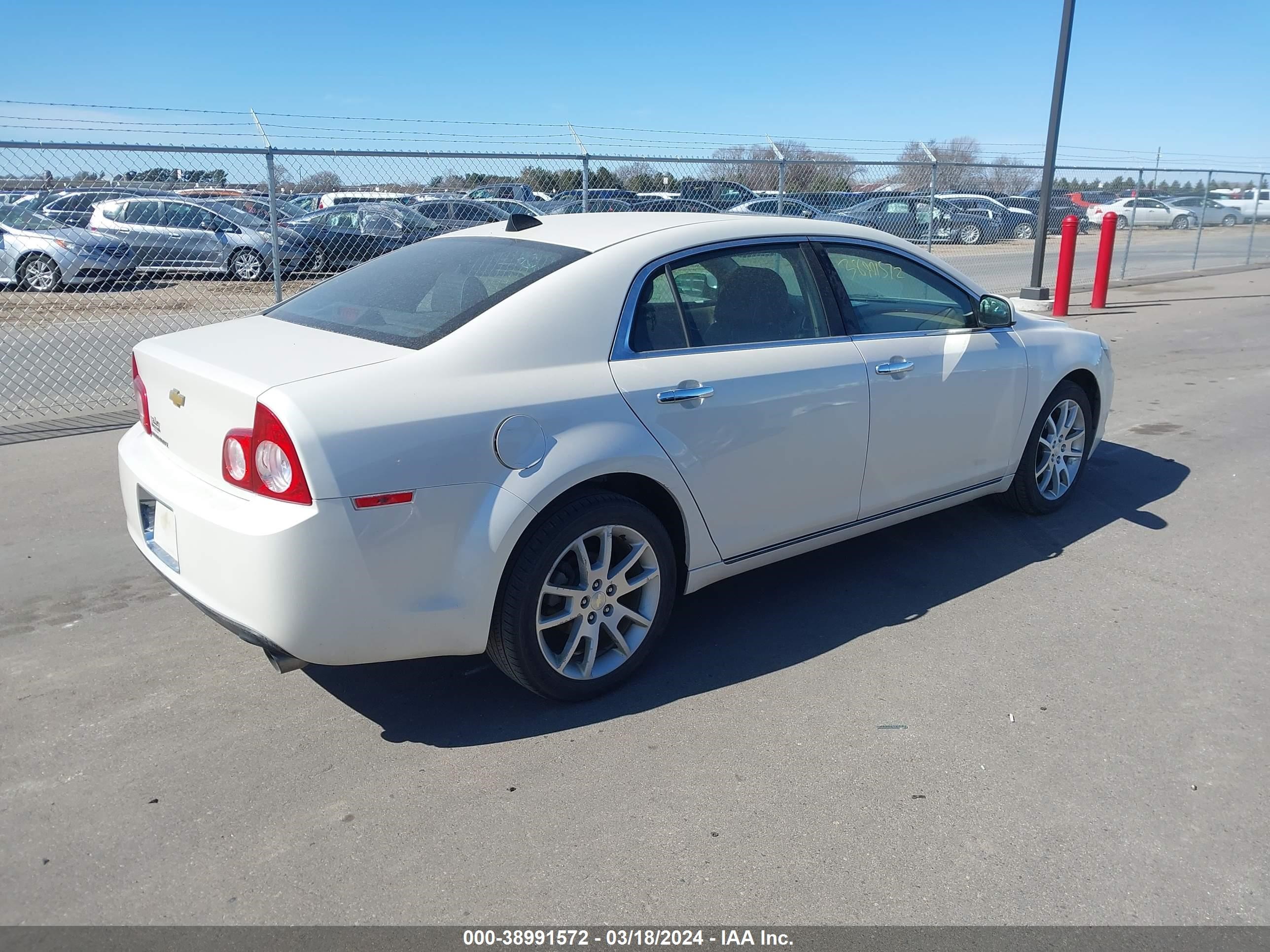 Photo 3 VIN: 1G1ZG5E73CF232141 - CHEVROLET MALIBU 