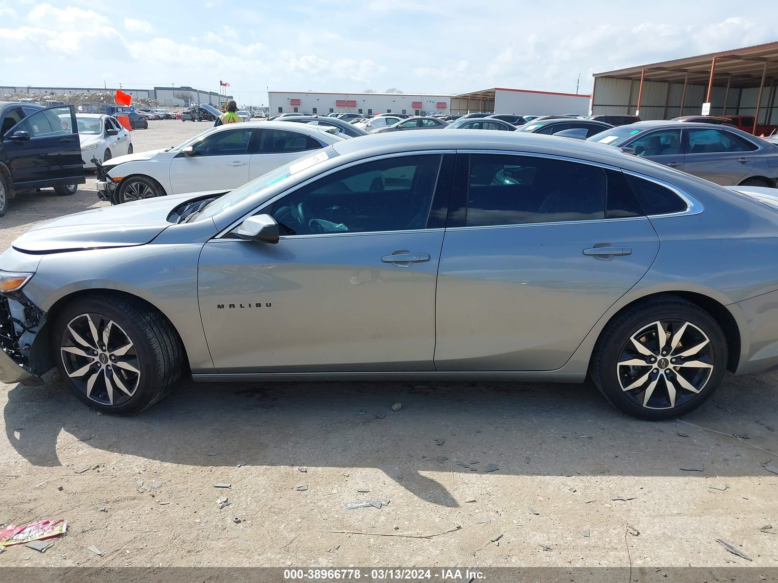 Photo 13 VIN: 1G1ZG5ST0PF126916 - CHEVROLET MALIBU 