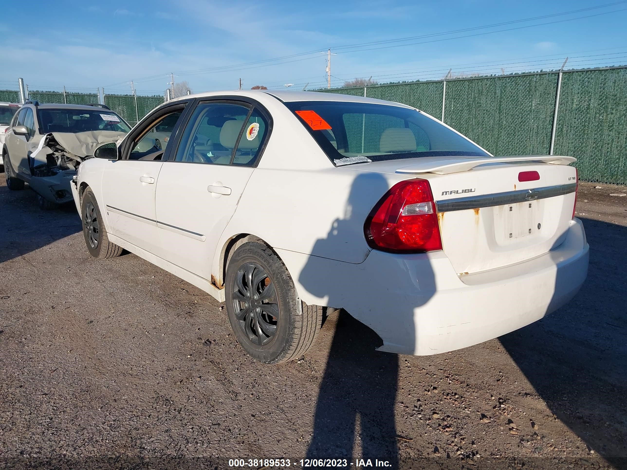 Photo 2 VIN: 1G1ZT51846F216223 - CHEVROLET MALIBU 