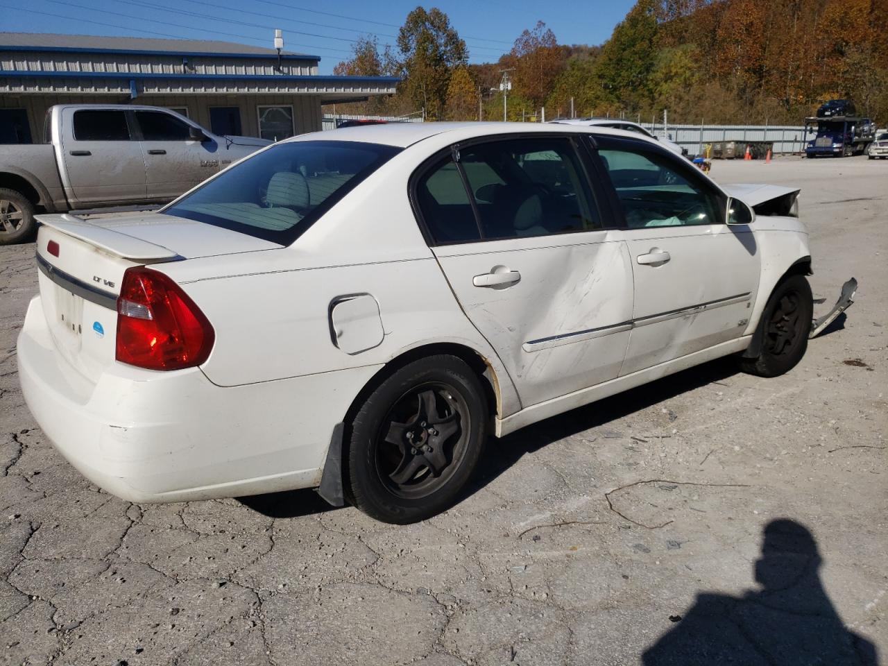 Photo 2 VIN: 1G1ZT51856F120553 - CHEVROLET MALIBU 