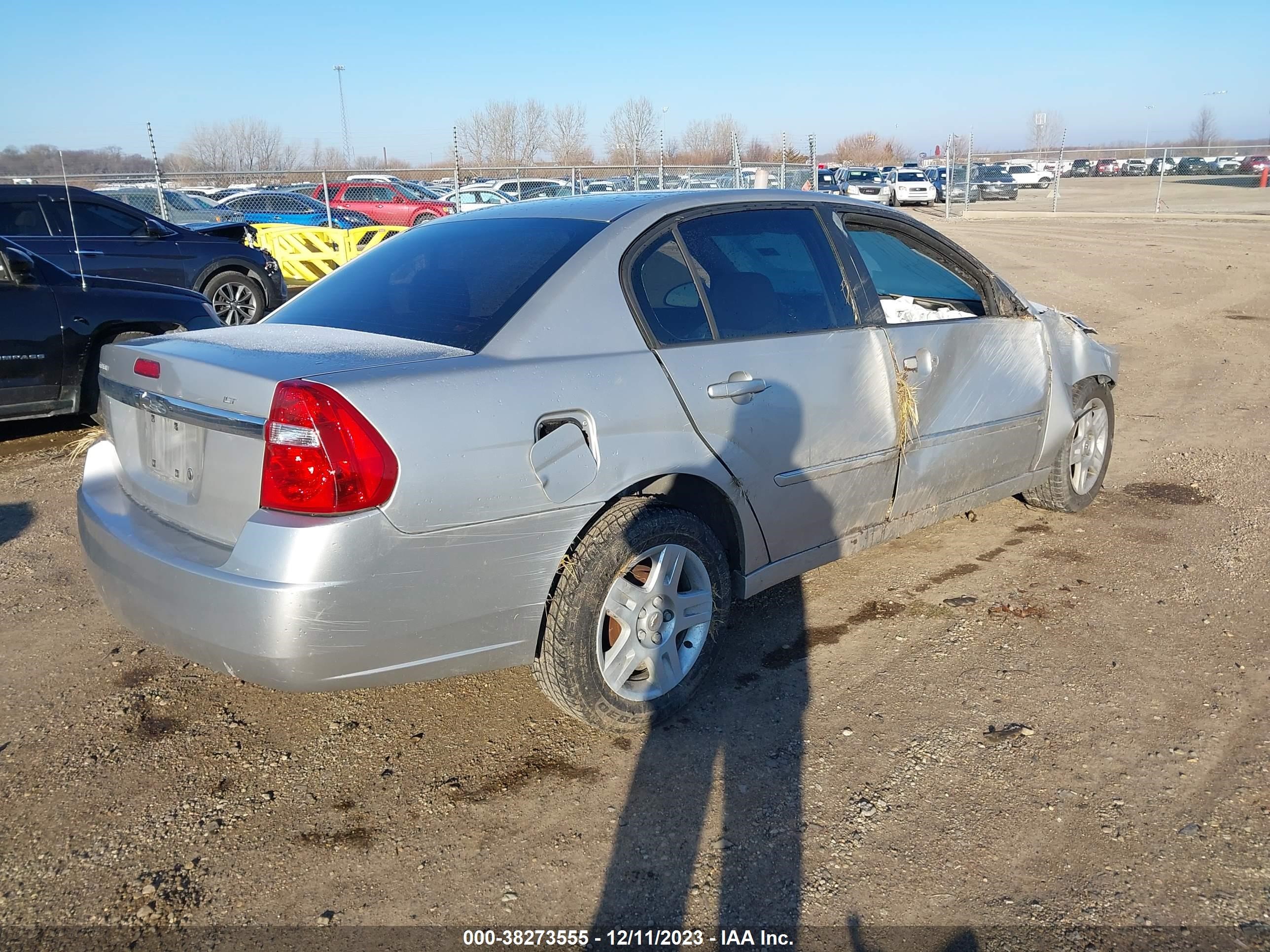 Photo 3 VIN: 1G1ZT51FX6F150811 - CHEVROLET MALIBU 