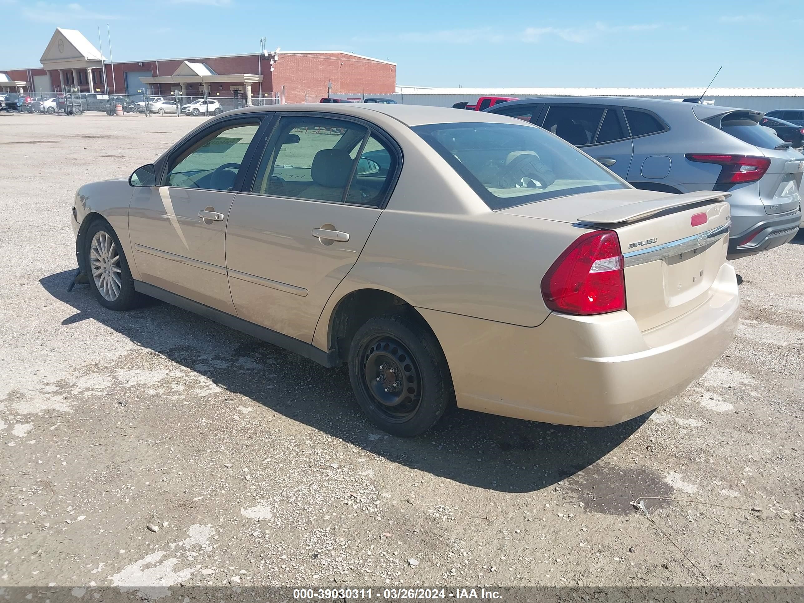 Photo 3 VIN: 1G1ZT52815F303820 - CHEVROLET MALIBU 