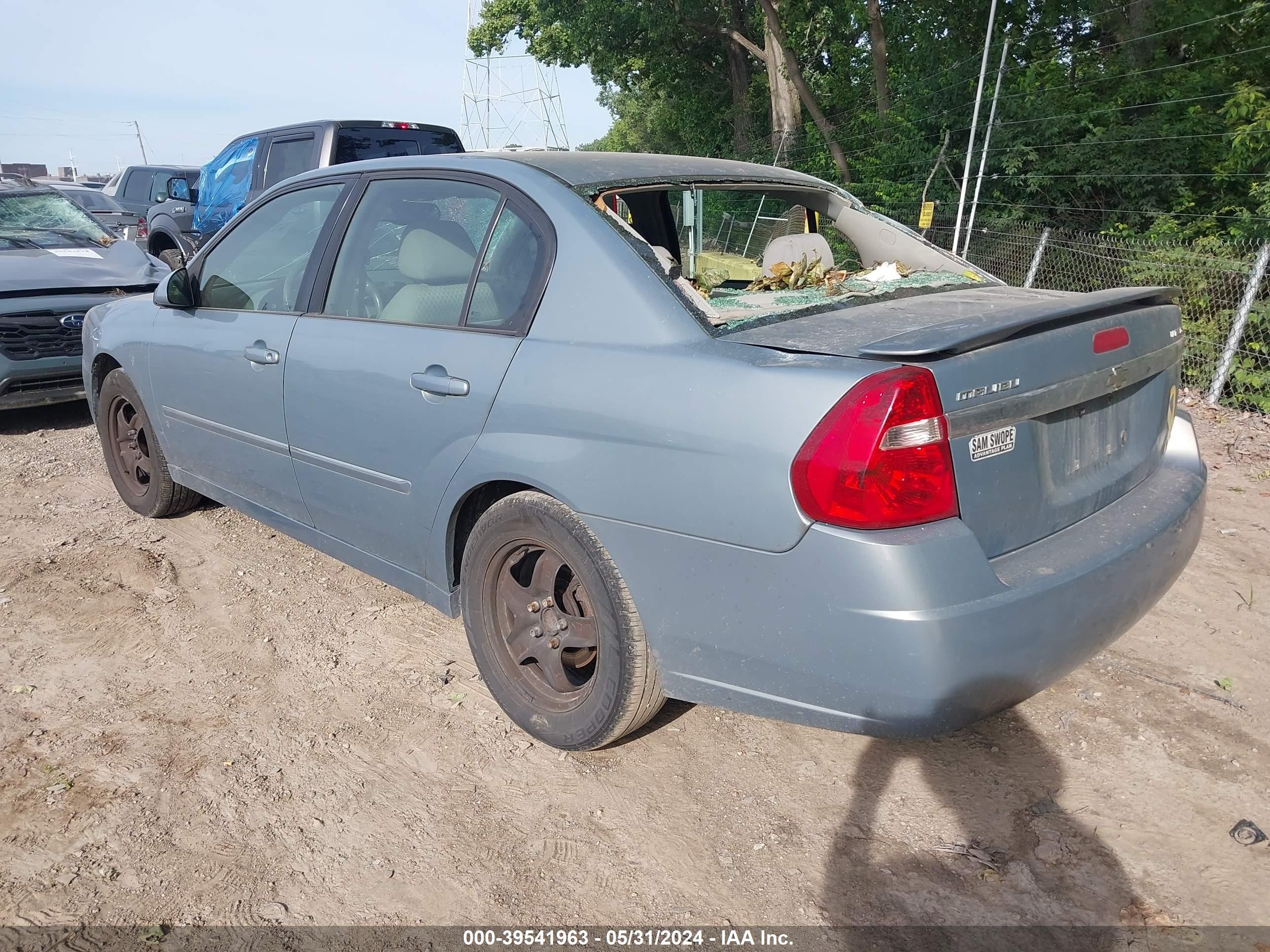 Photo 2 VIN: 1G1ZT58N57F124602 - CHEVROLET MALIBU 