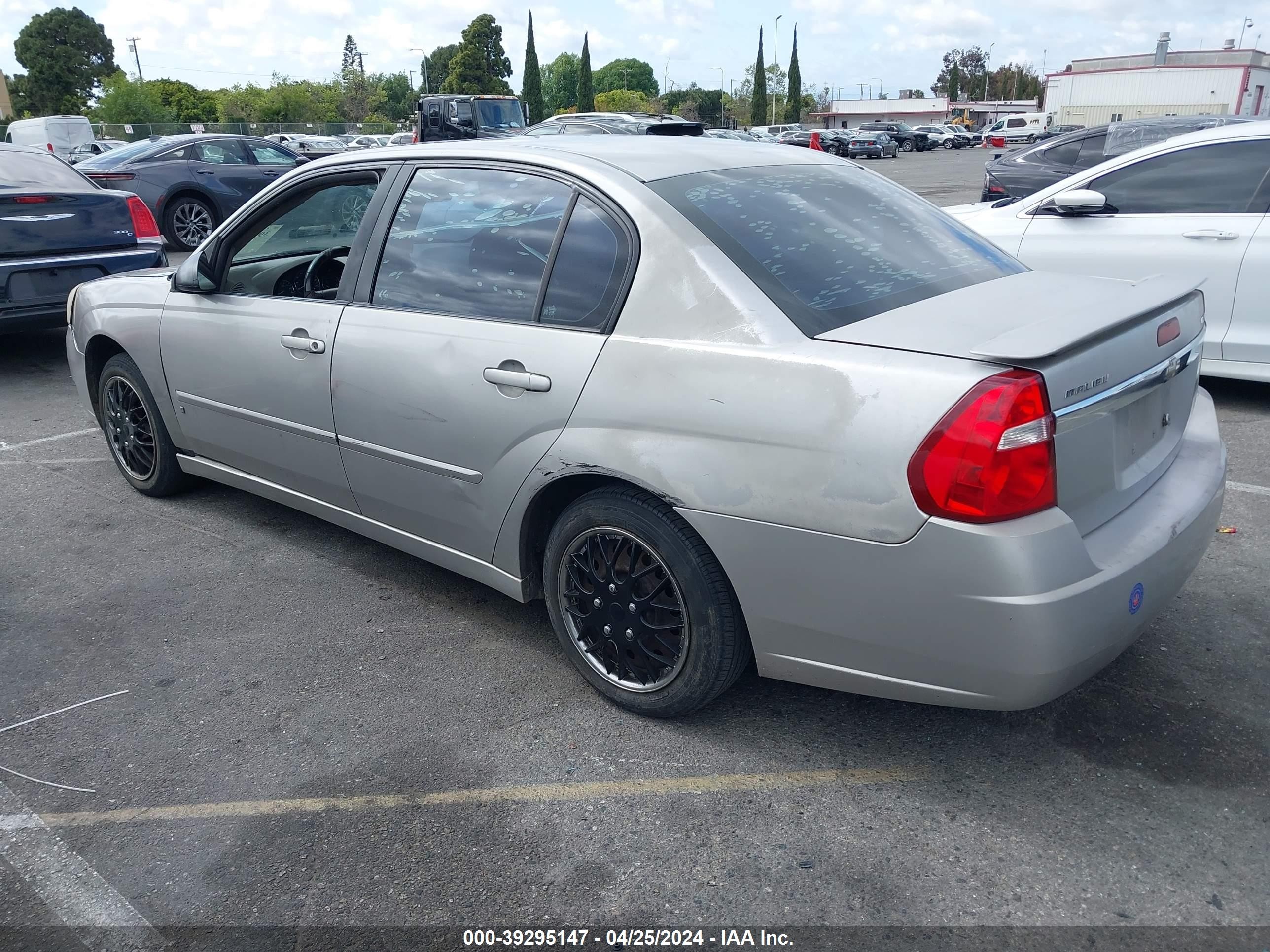 Photo 2 VIN: 1G1ZT58N98F137158 - CHEVROLET MALIBU 