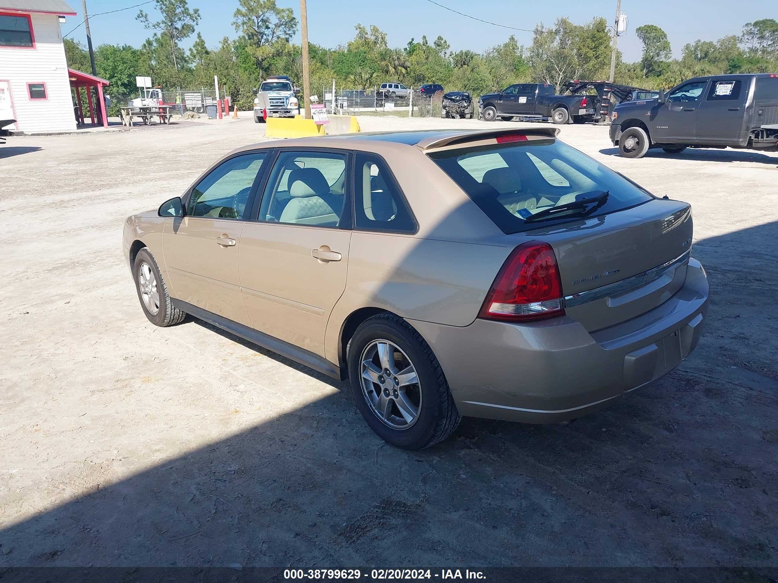 Photo 2 VIN: 1G1ZT62825F125809 - CHEVROLET MALIBU 